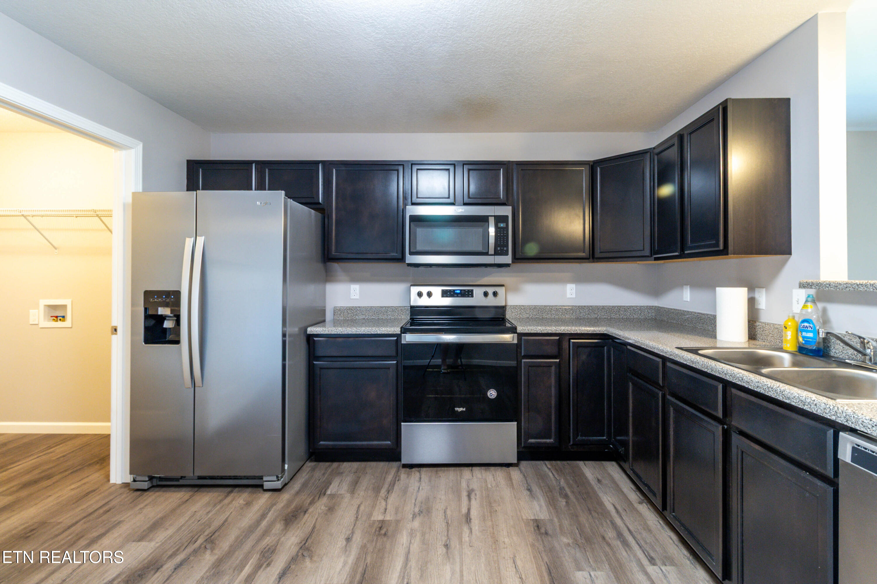 524 Ne Midlake Drive Northeast Drive Property Photo 7