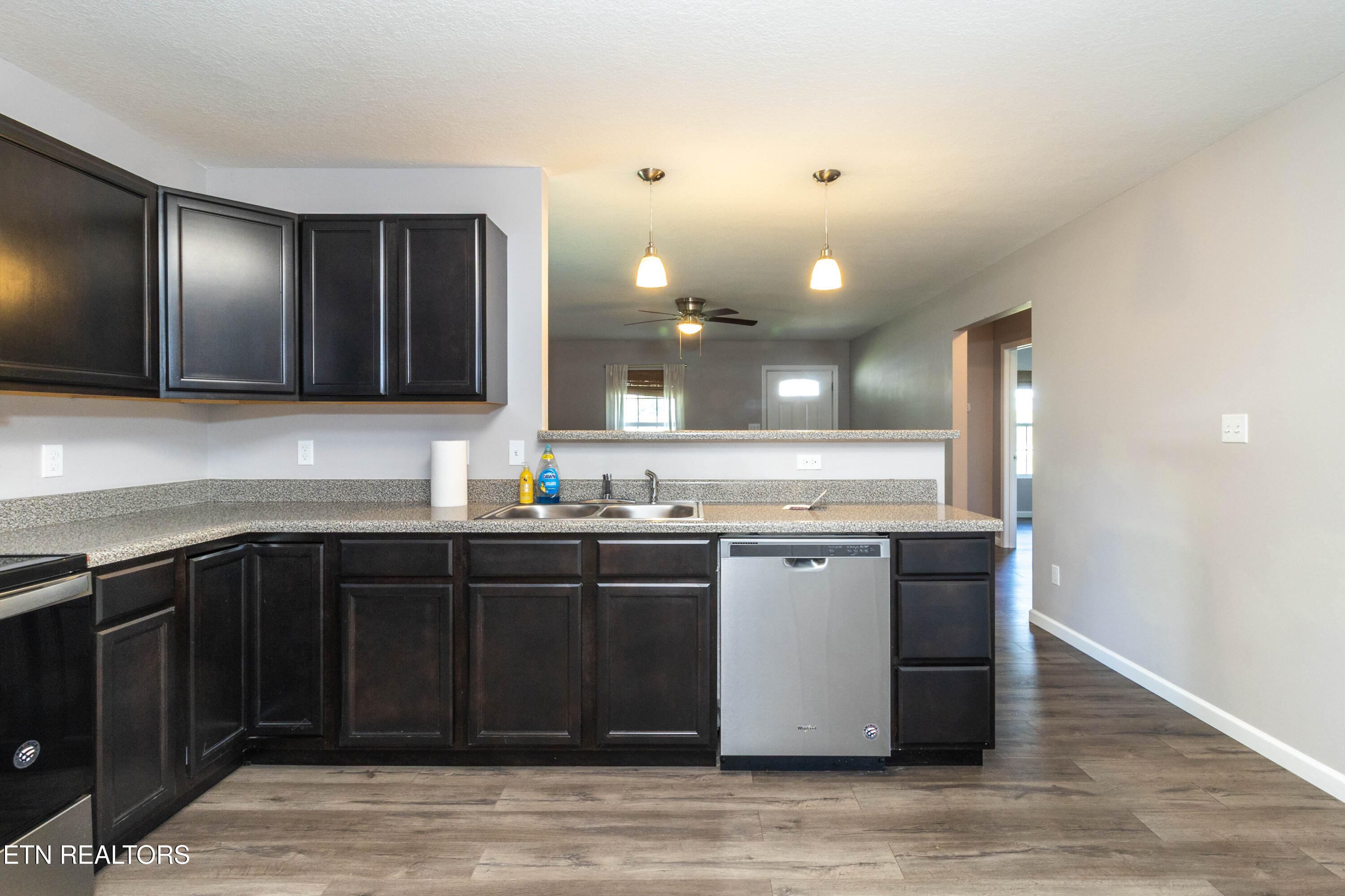 524 Ne Midlake Drive Northeast Drive Property Photo 8