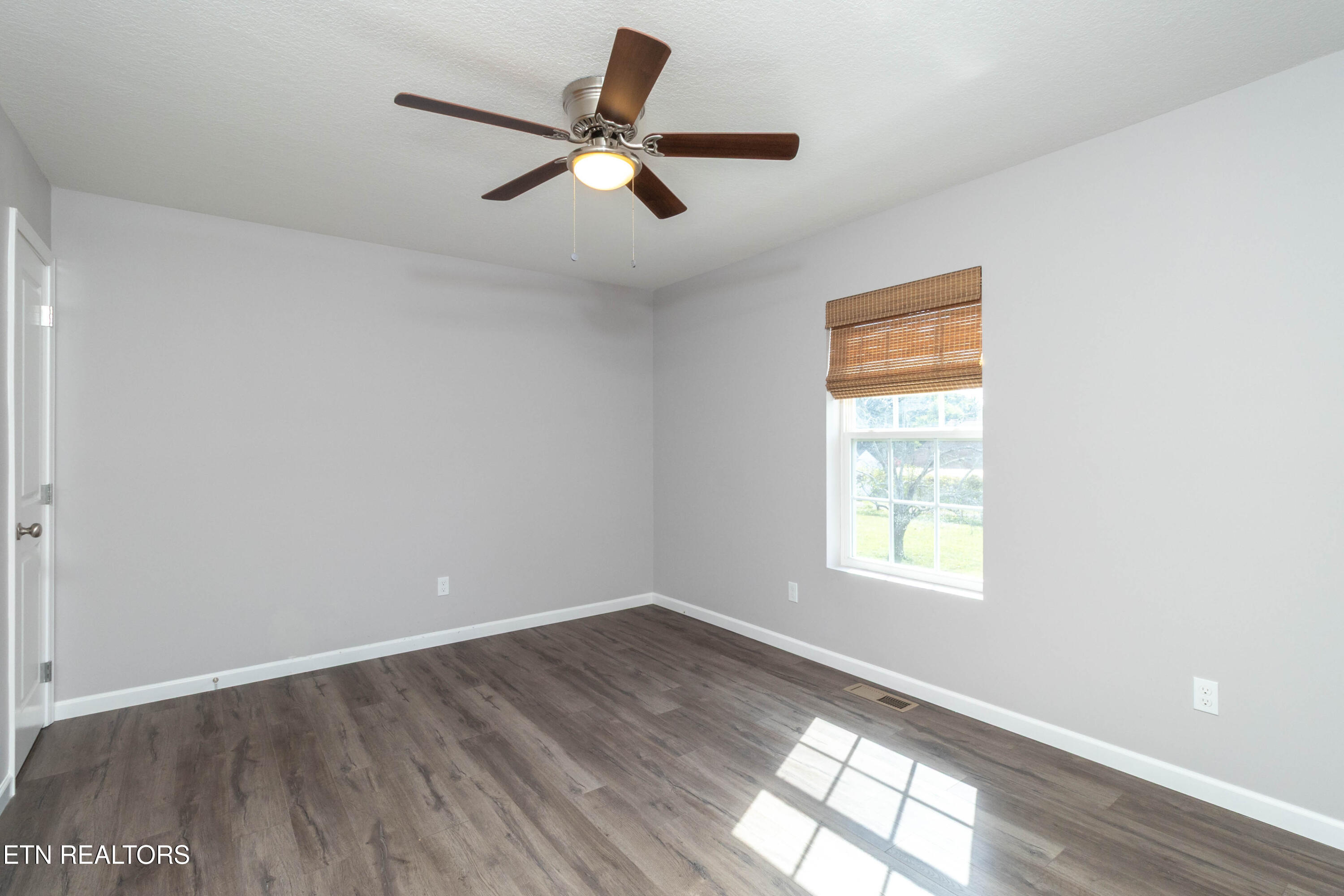 524 Ne Midlake Drive Northeast Drive Property Photo 10