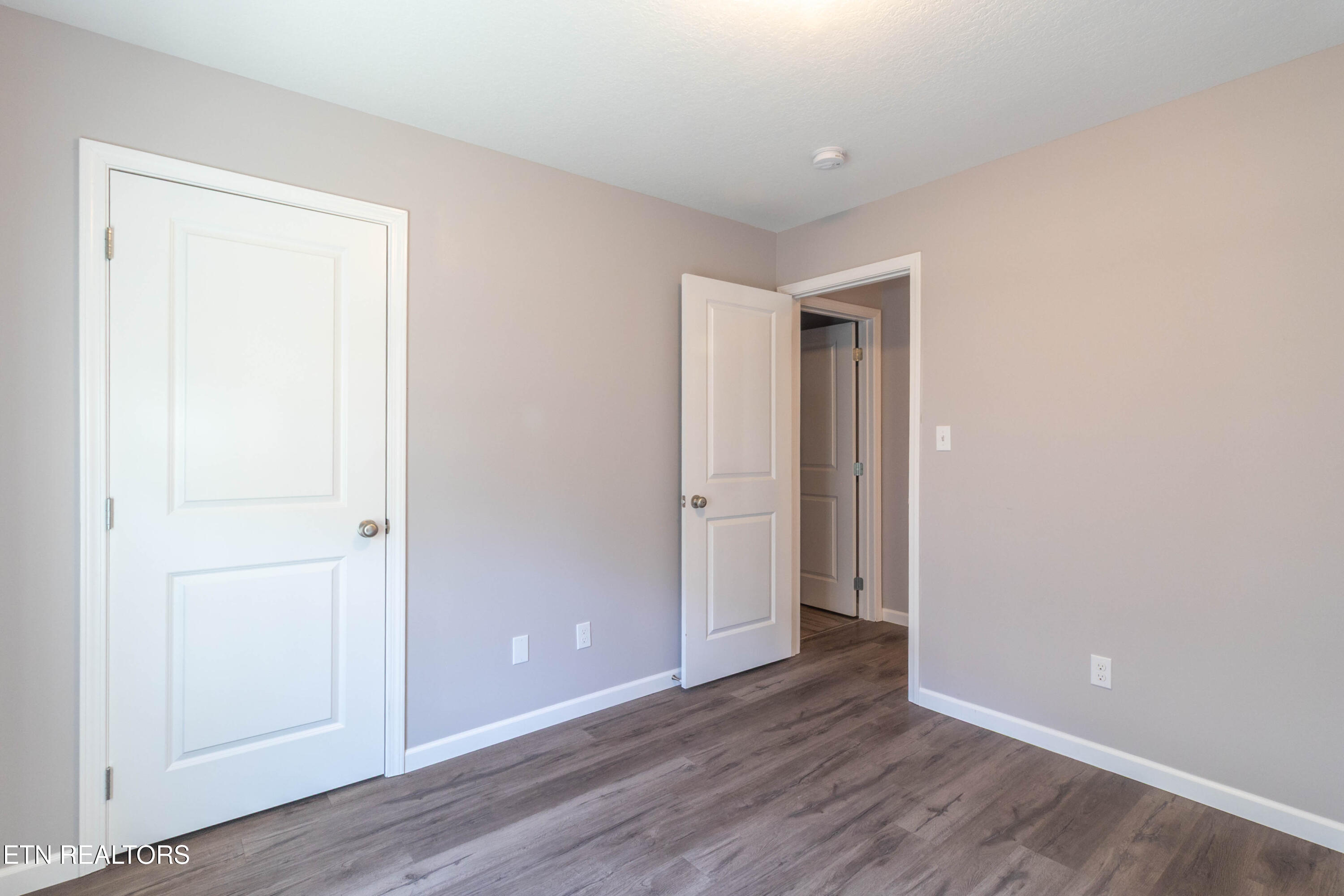 524 Ne Midlake Drive Northeast Drive Property Photo 12