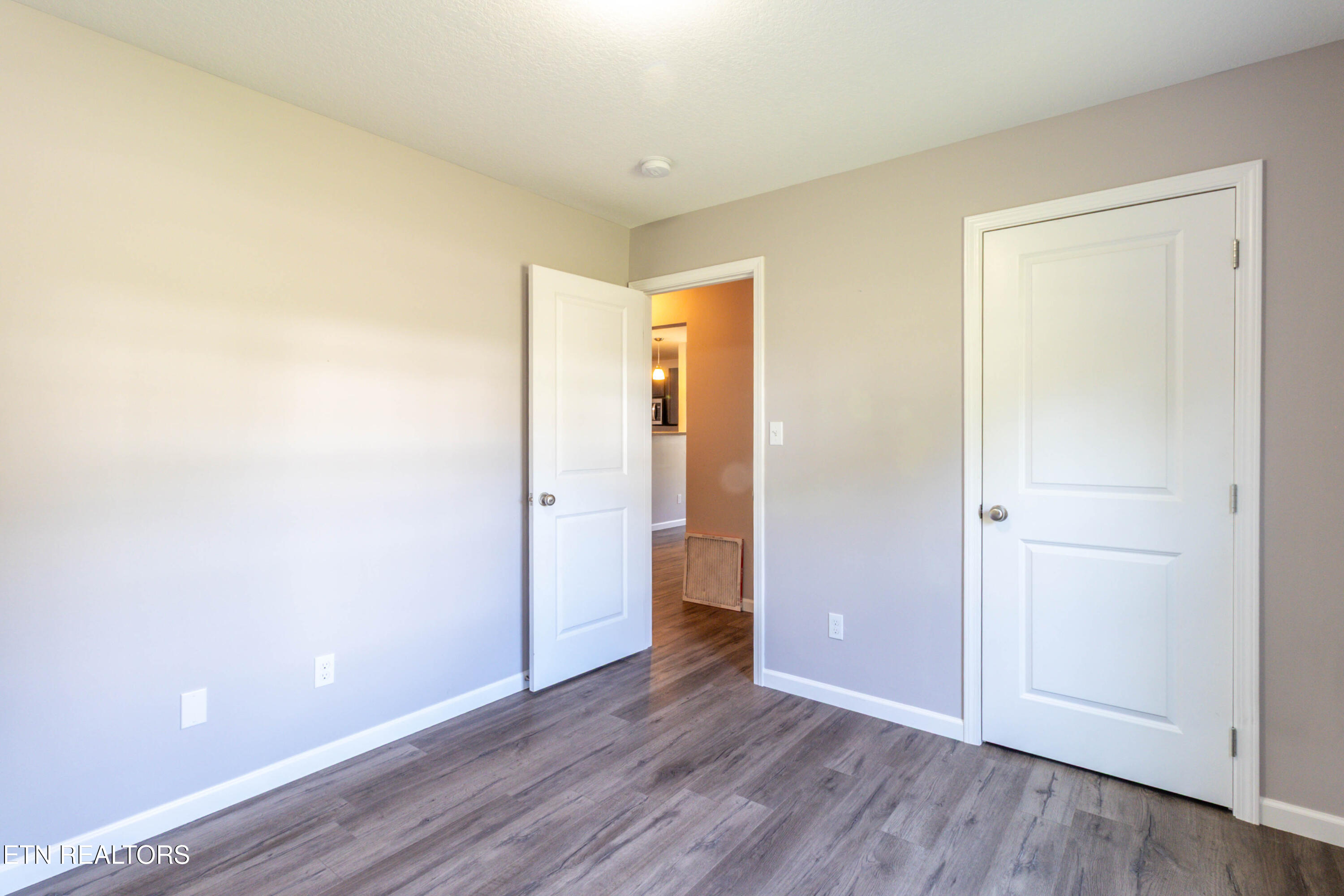 524 Ne Midlake Drive Northeast Drive Property Photo 14