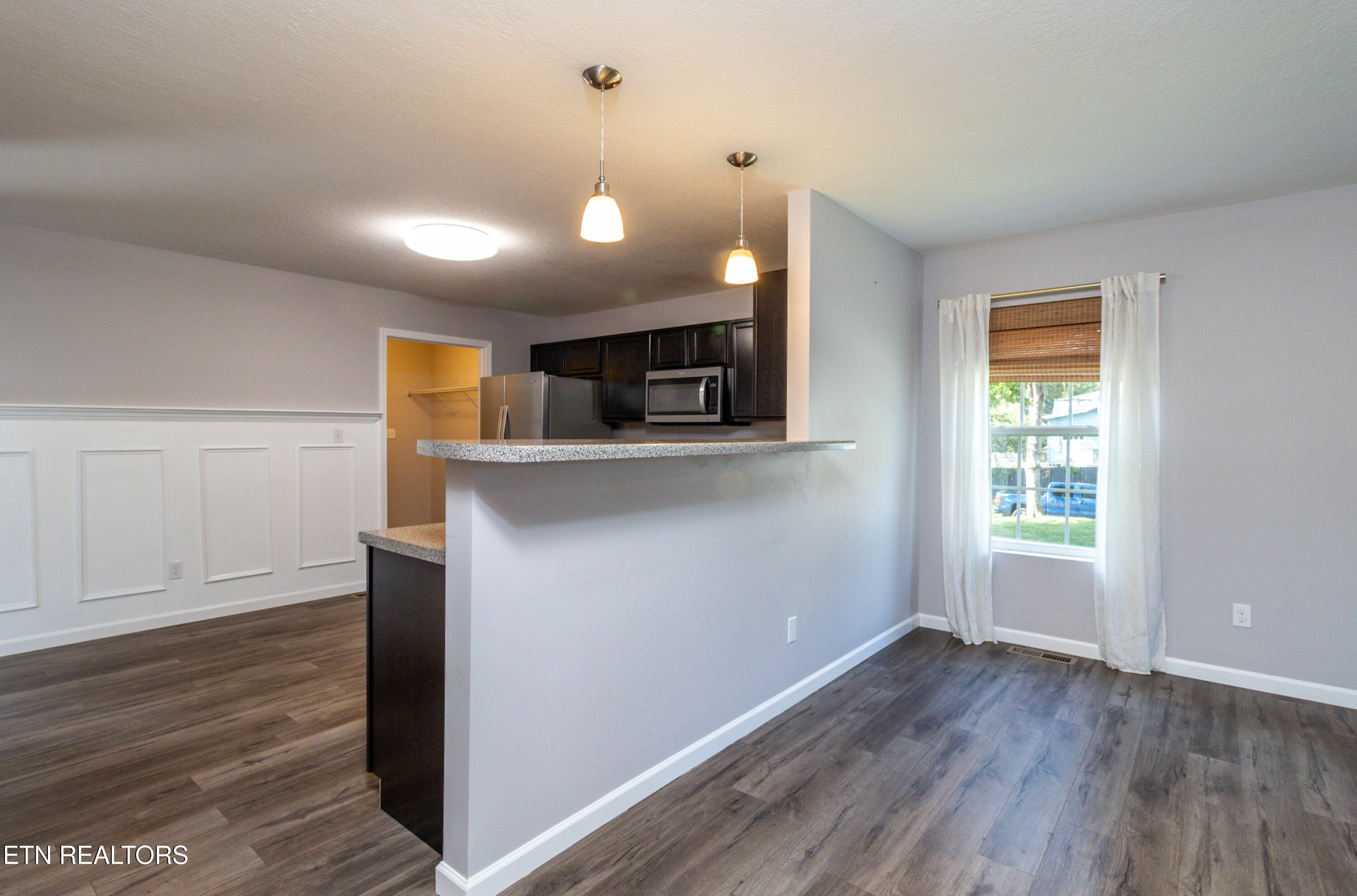 524 Ne Midlake Drive Northeast Drive Property Photo 15