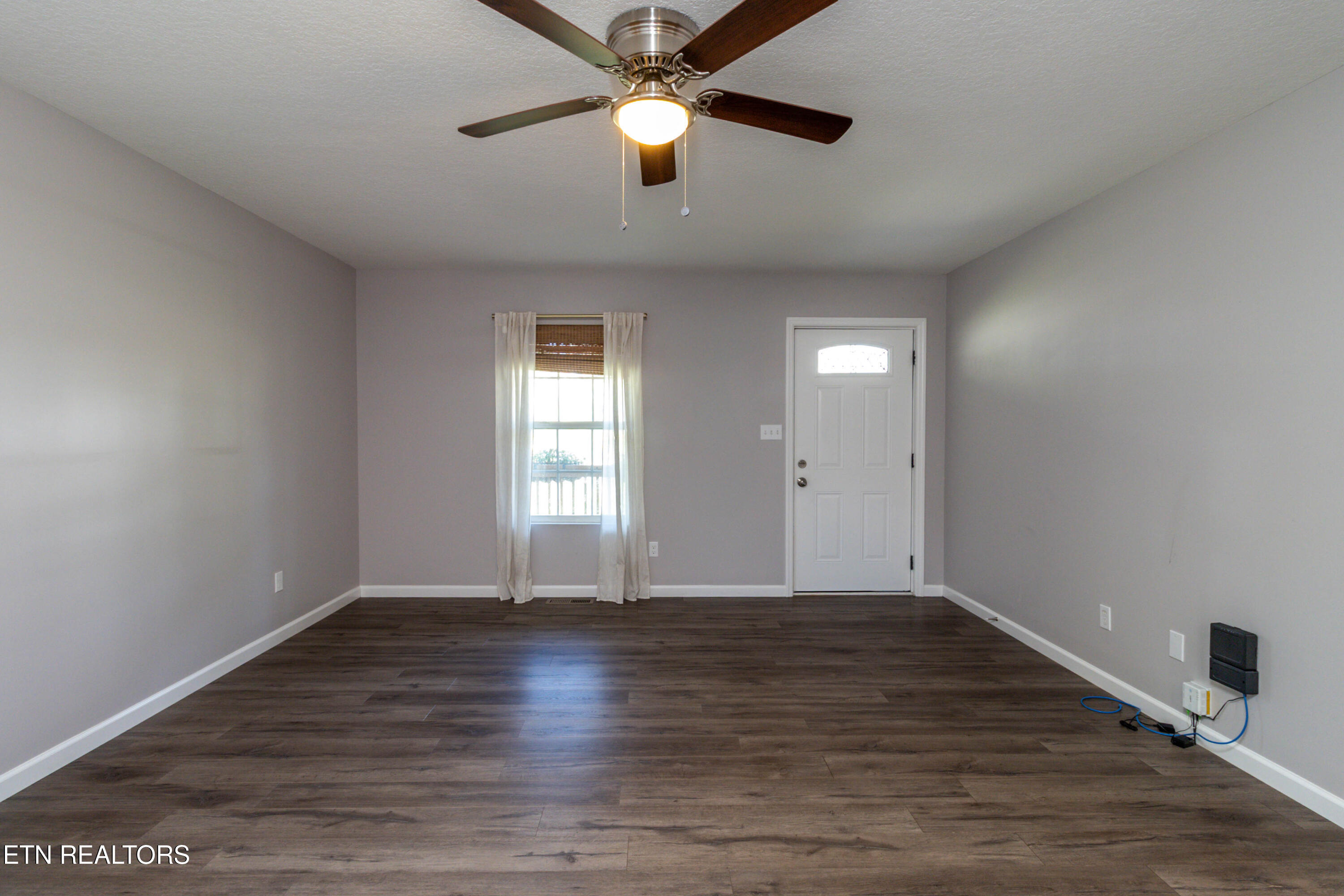 524 Ne Midlake Drive Northeast Drive Property Photo 16