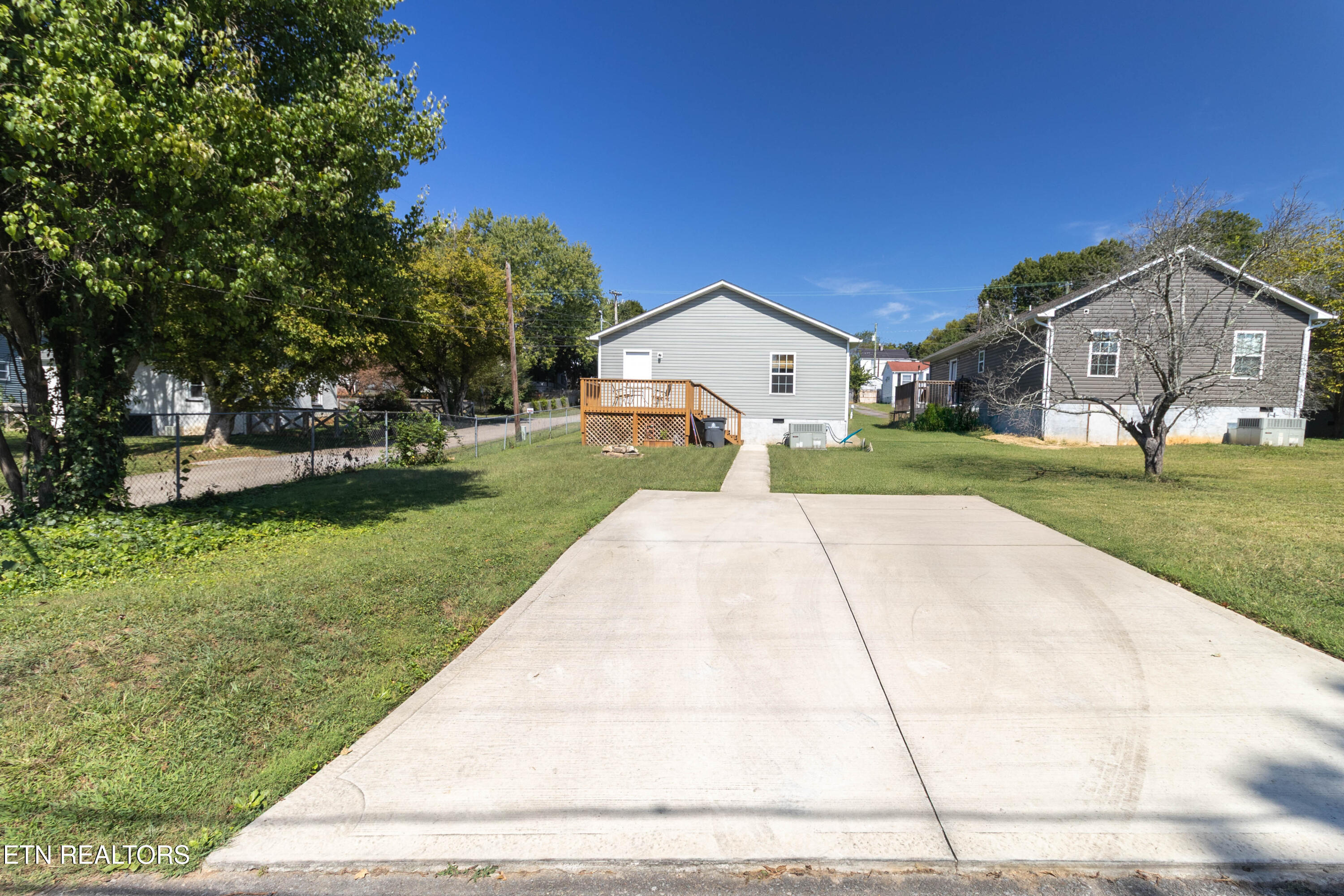 524 Ne Midlake Drive Northeast Drive Property Photo 19