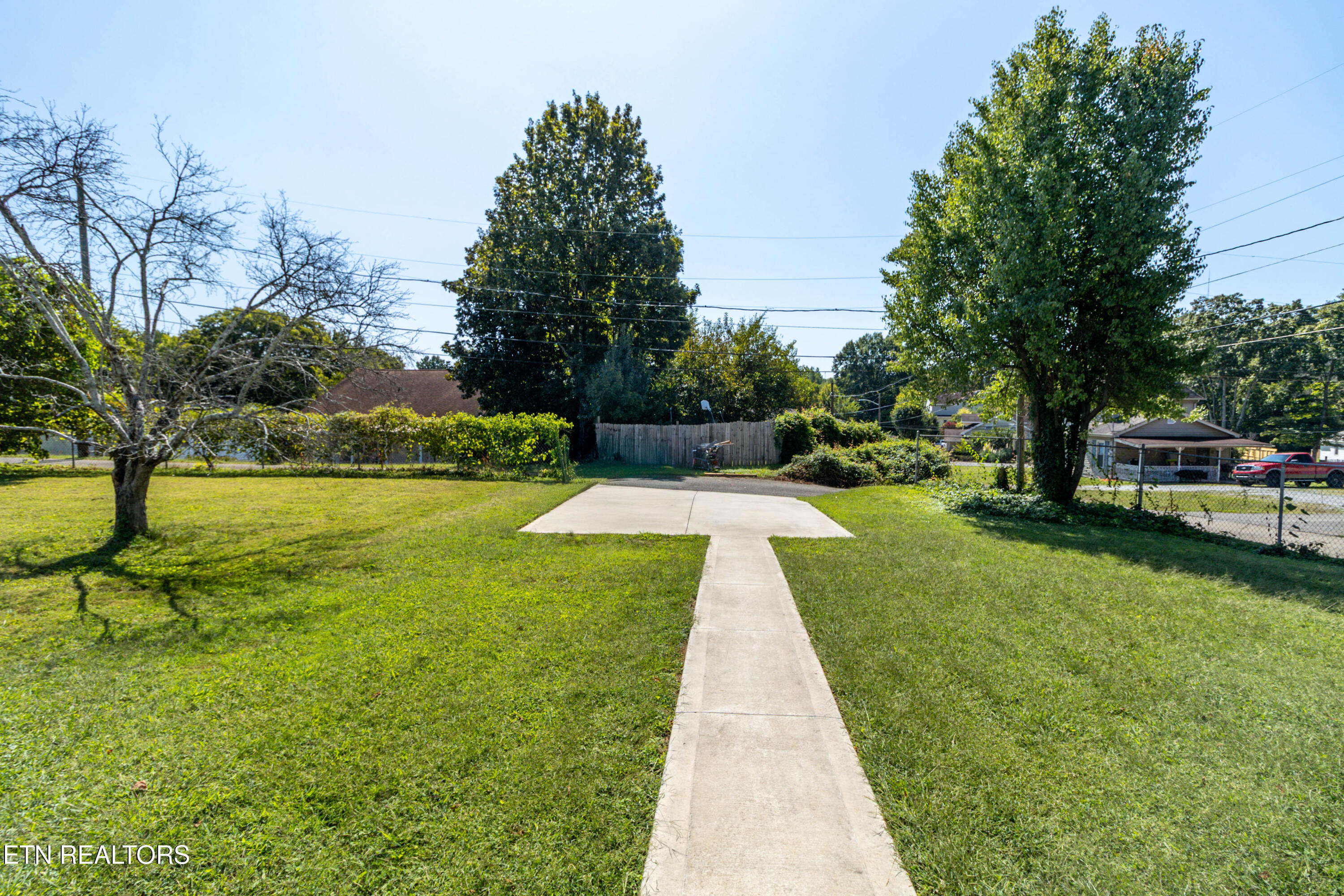 524 Ne Midlake Drive Northeast Drive Property Photo 20