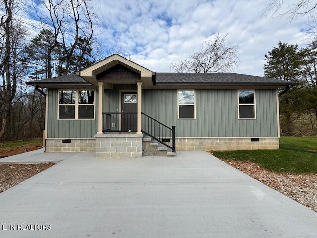 329 Blacksferry Rd Property Photo 1