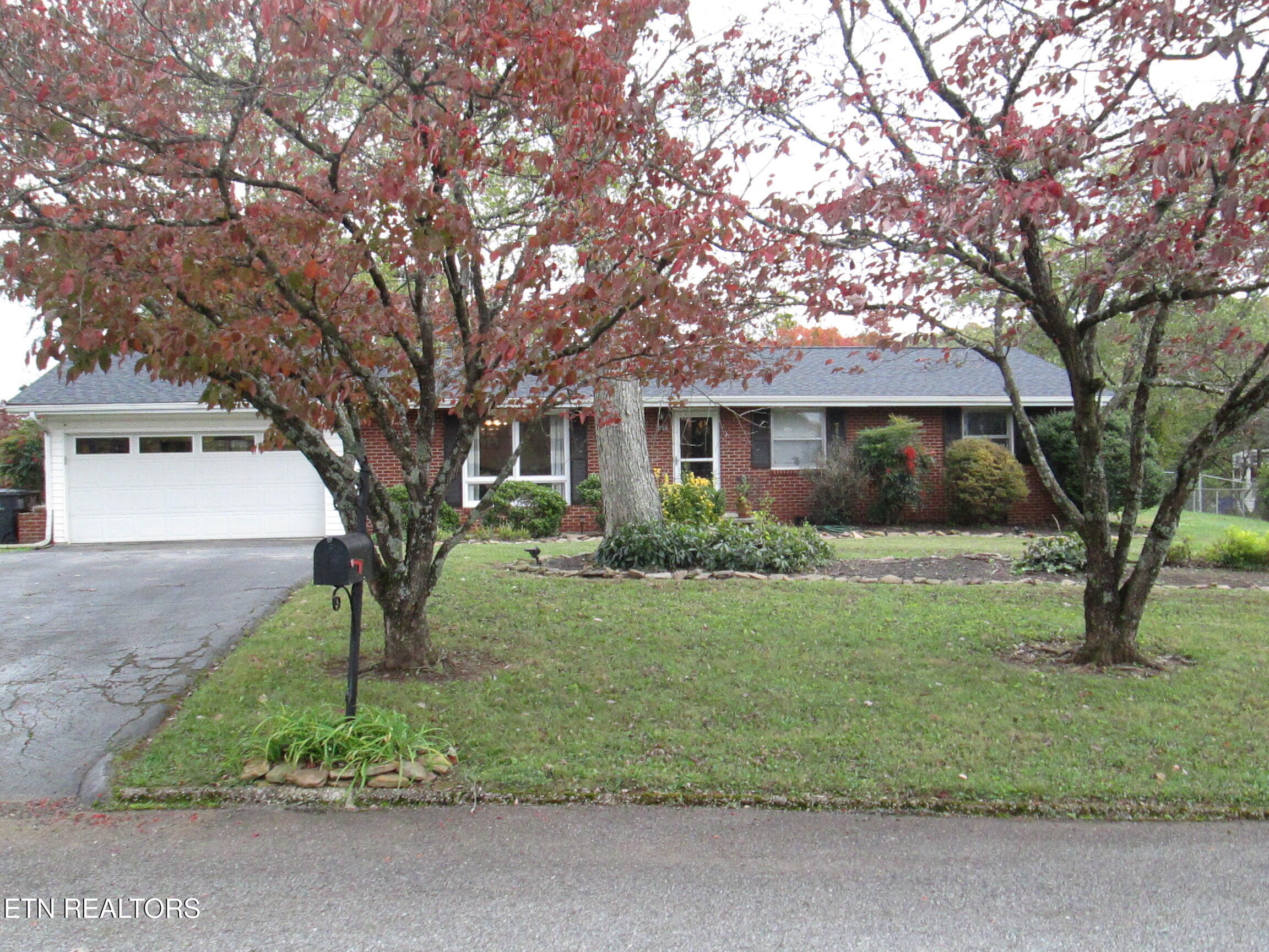 2308 Yorkcrest Drive Property Photo 2