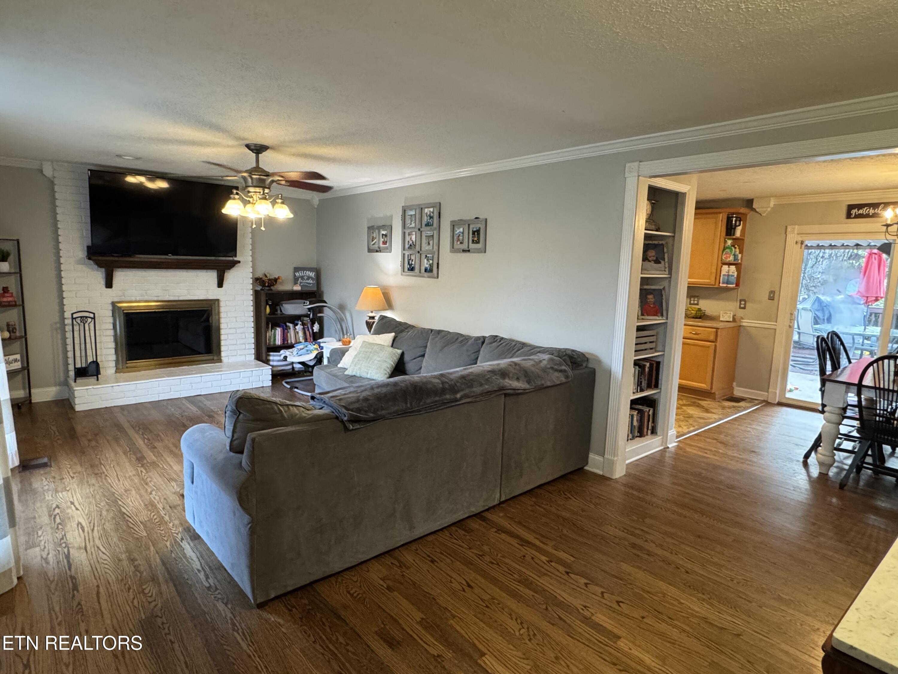 2308 Yorkcrest Drive Property Photo 9