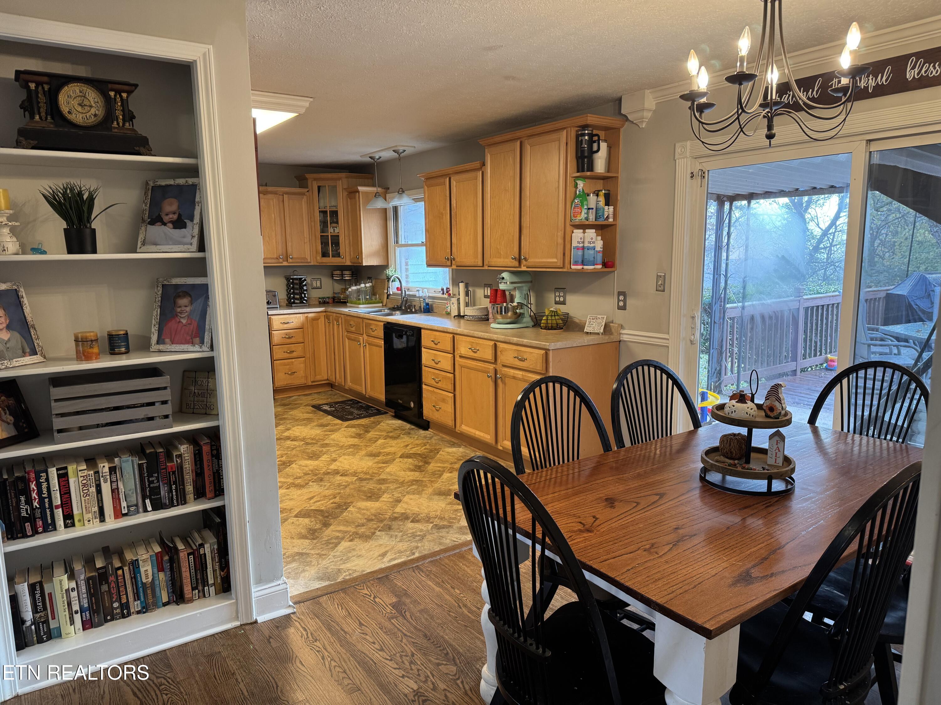 2308 Yorkcrest Drive Property Photo 12