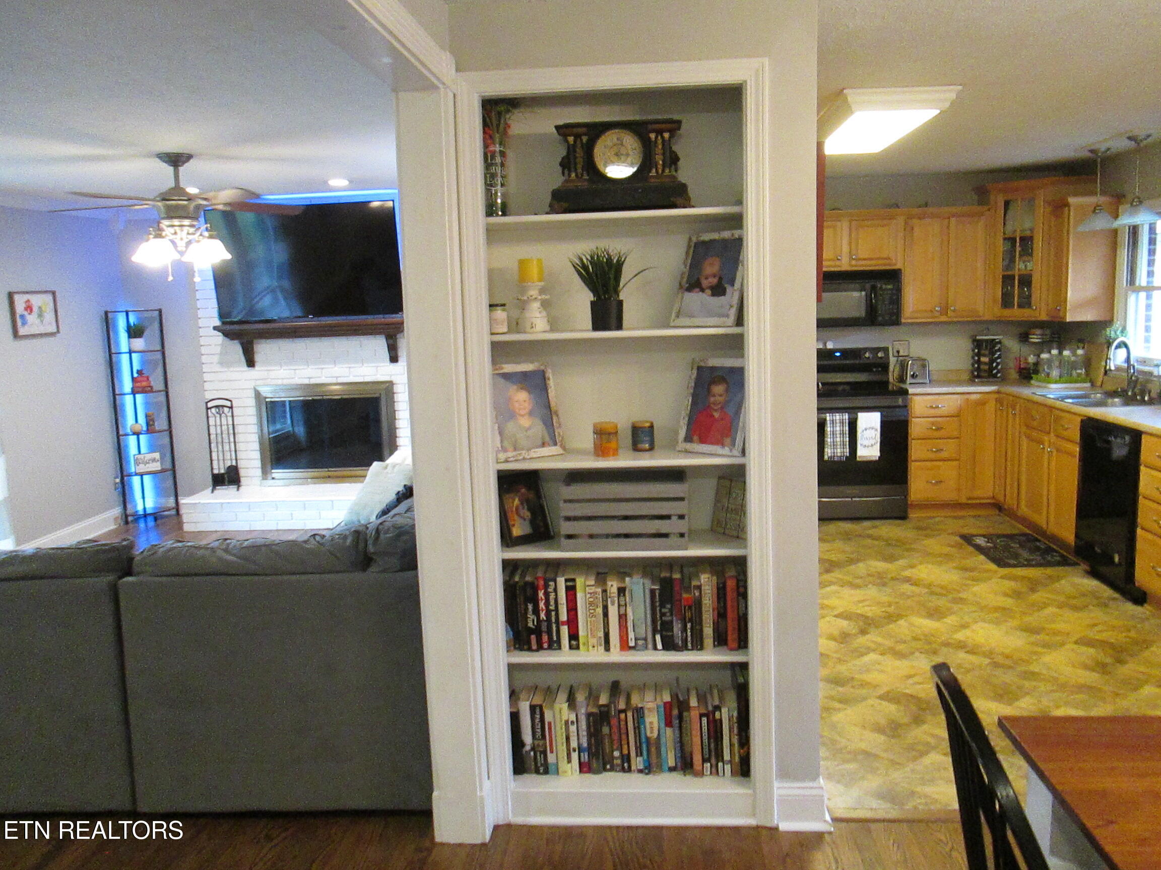 2308 Yorkcrest Drive Property Photo 14