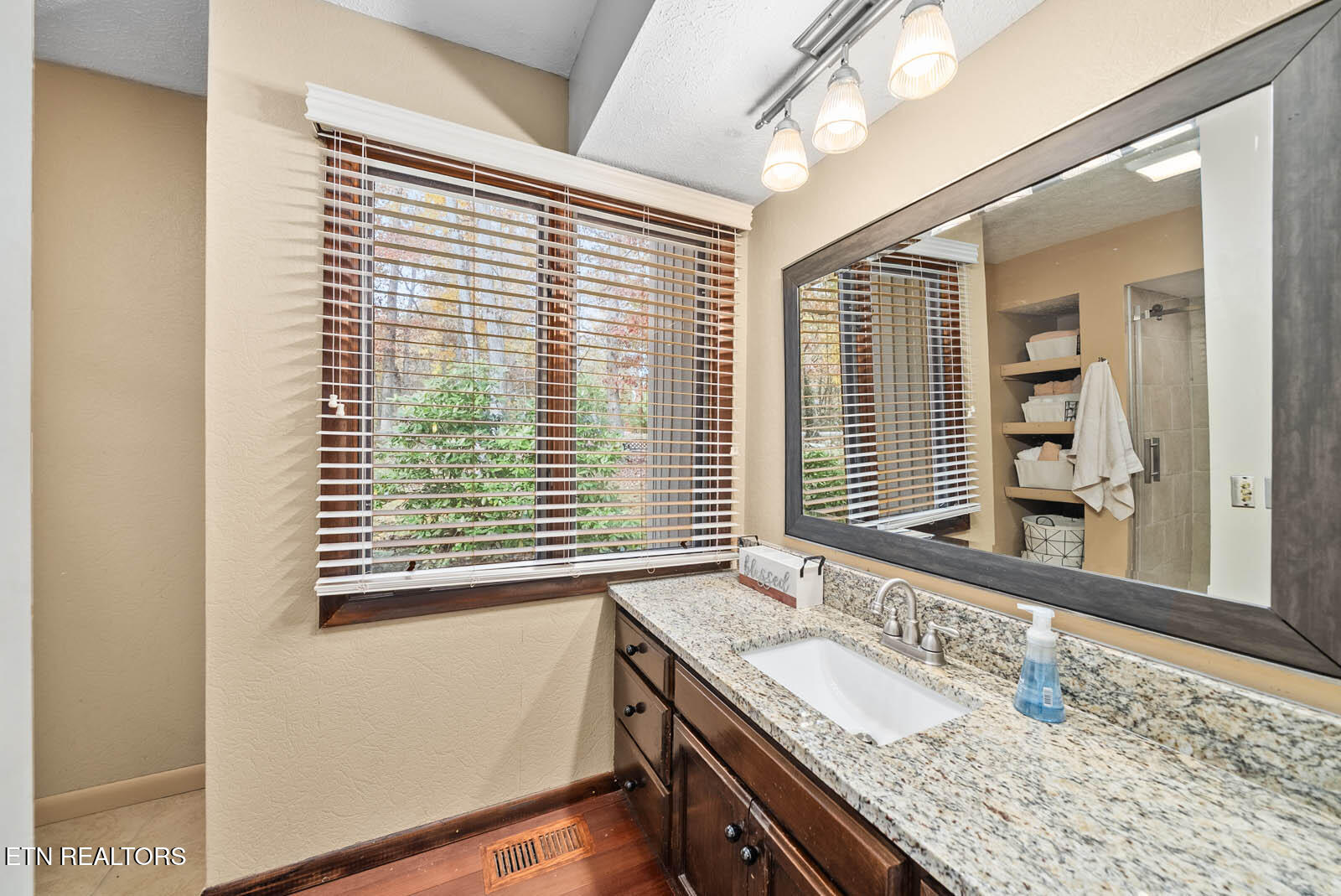 161 Ivy Brook Ln Property Photo 29