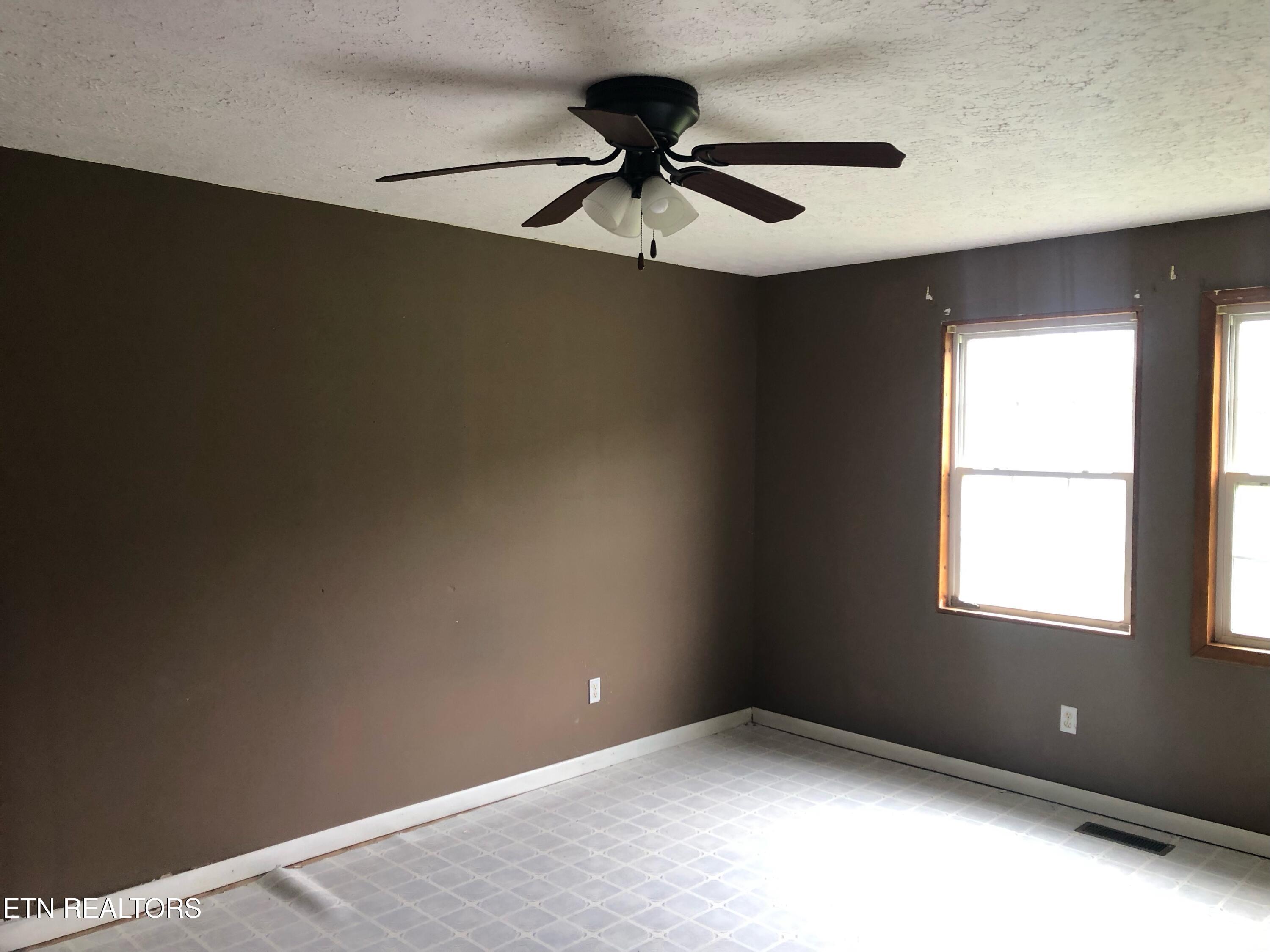 2710 Tabor Loop Property Photo 7