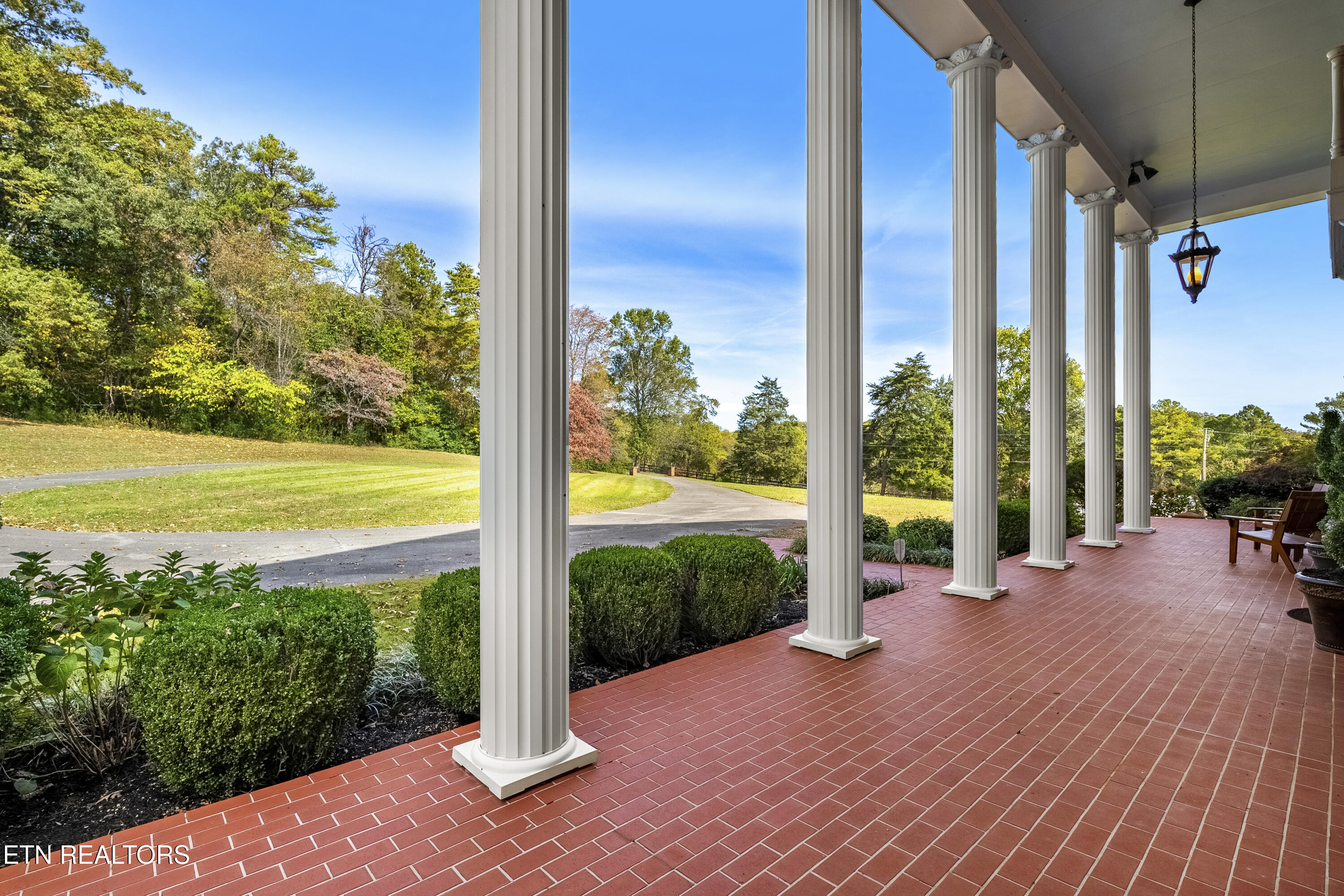 307 Triplett Lane Property Photo 6