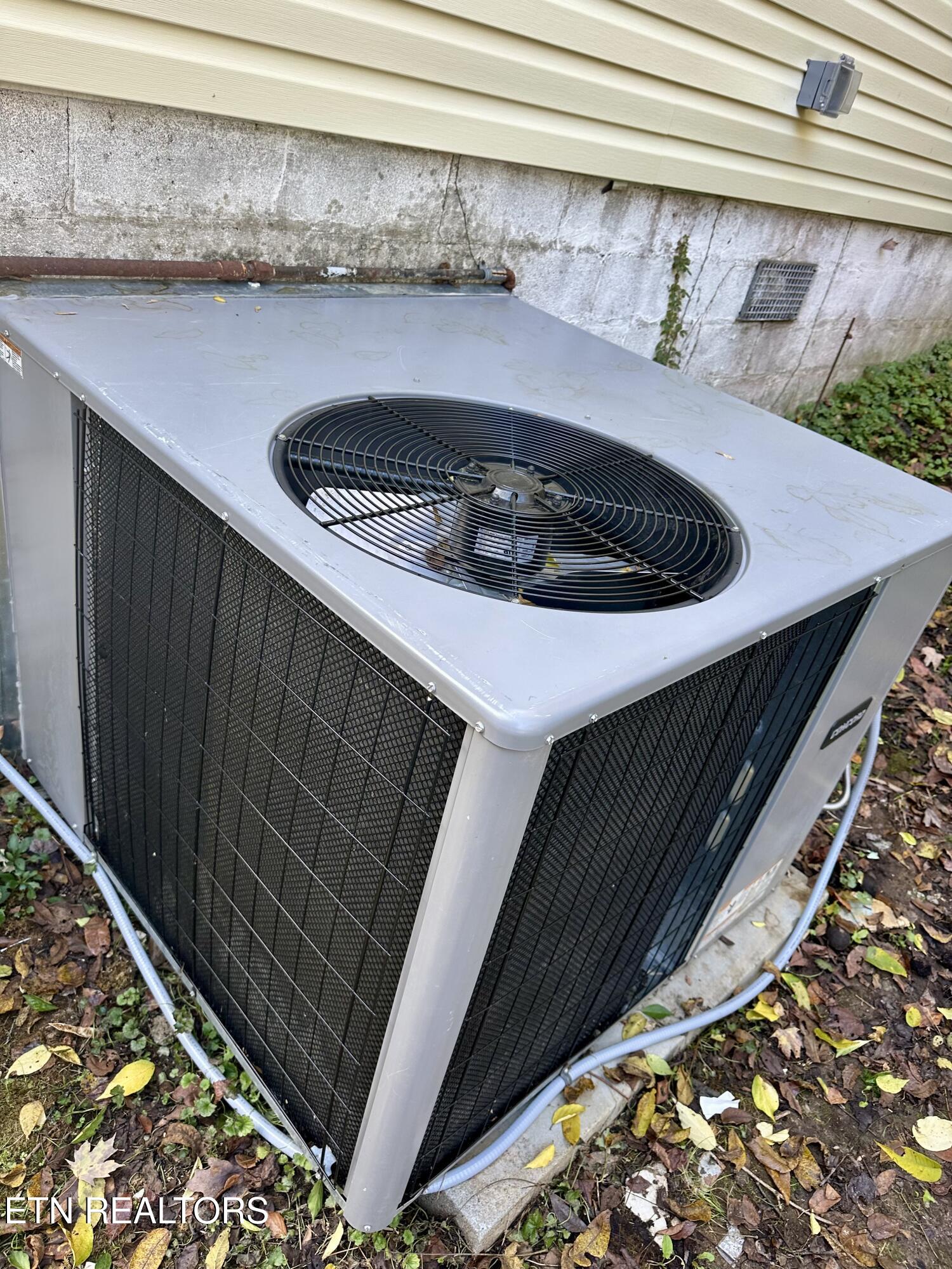 512 Spring St Property Photo 8