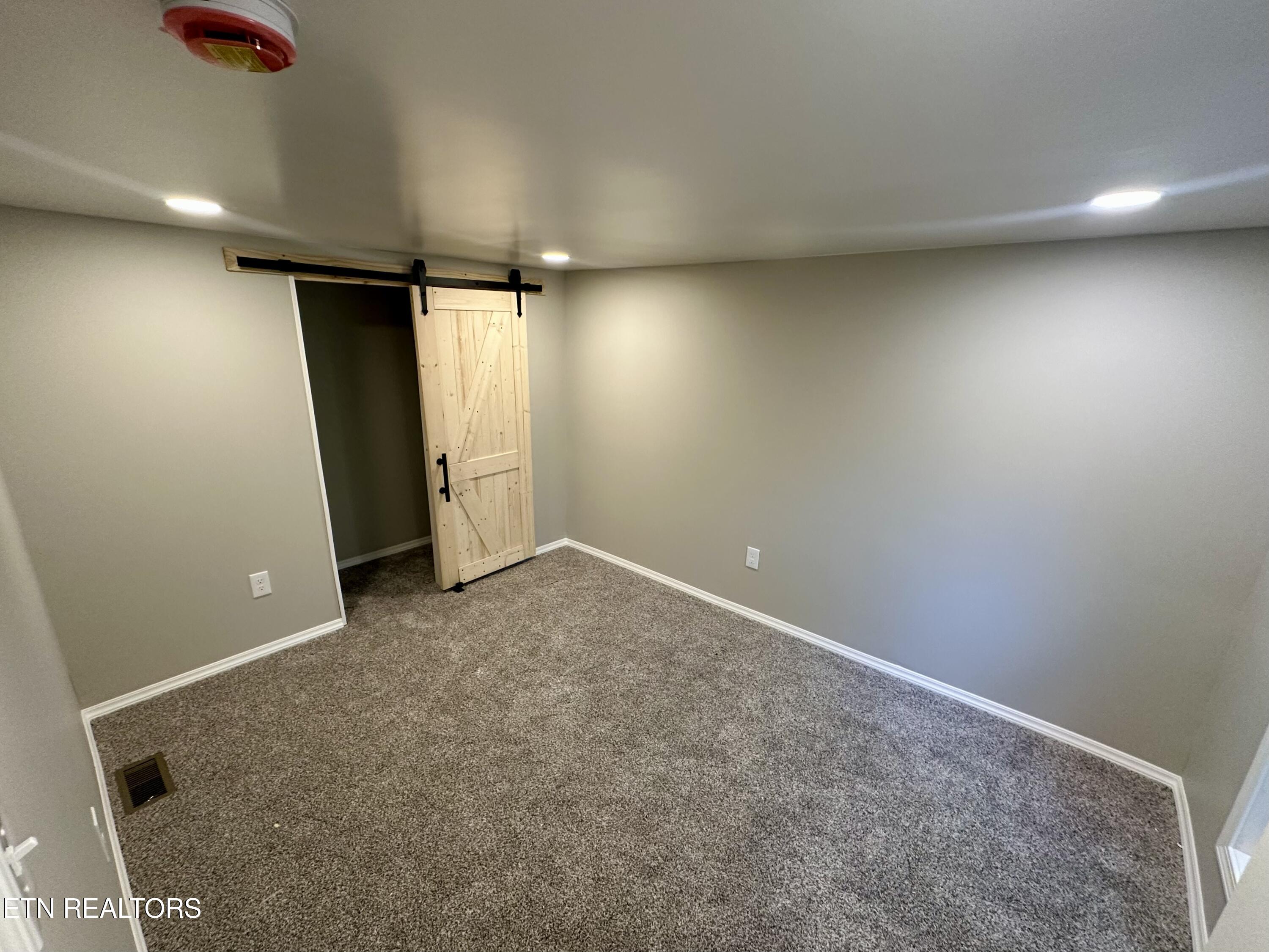 512 Spring St Property Photo 17