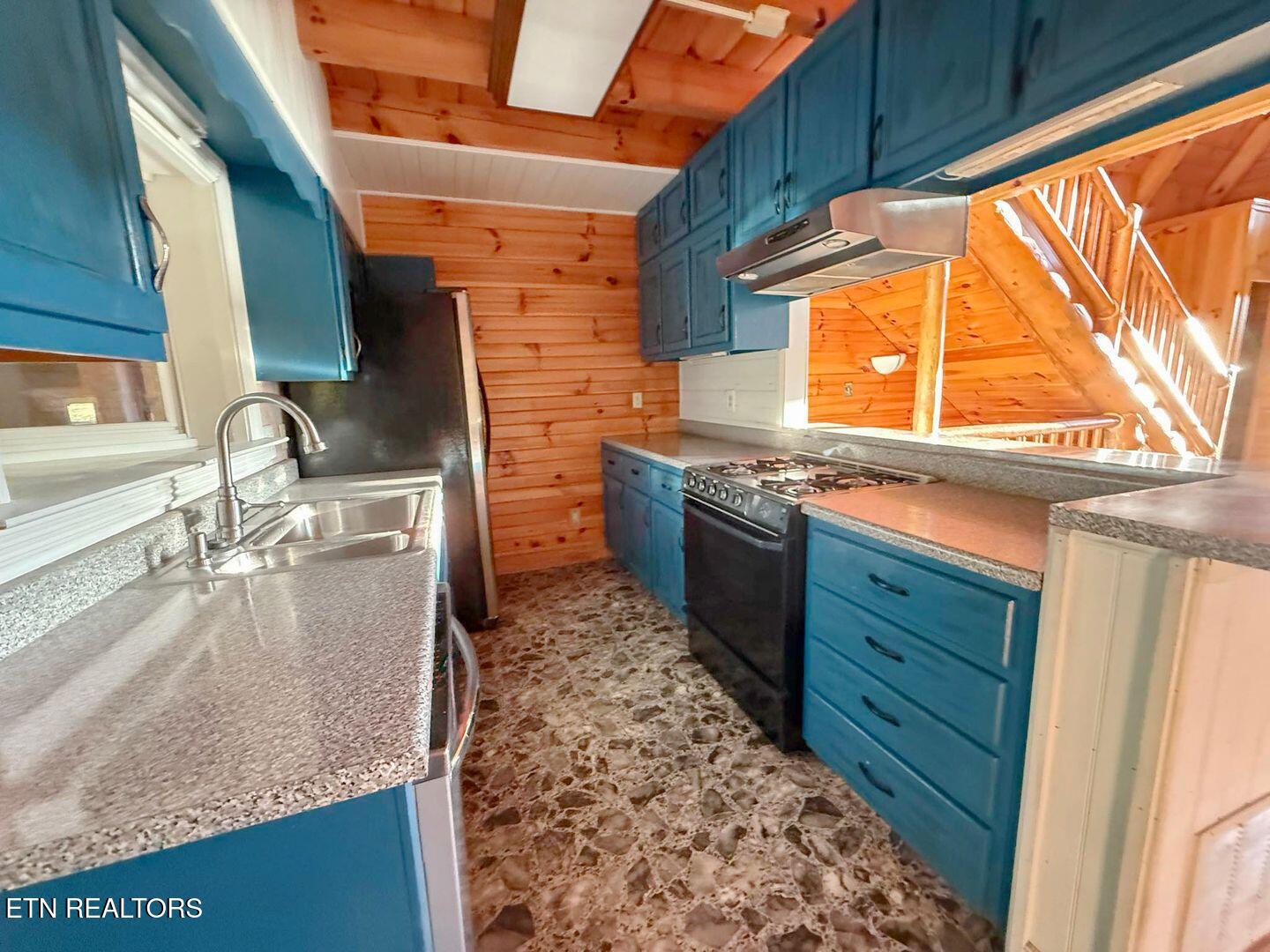 799 Glass House Rd Property Photo 13