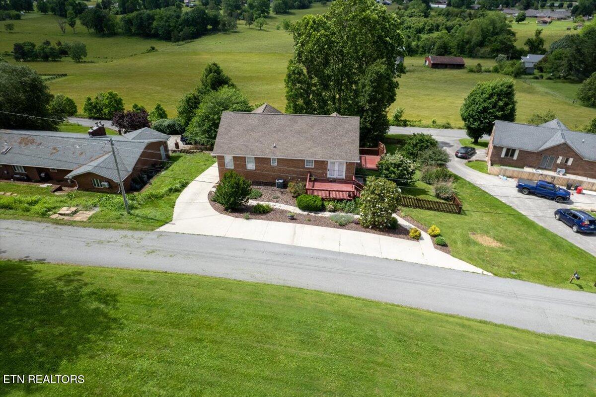 262 Cresent St Property Photo 5