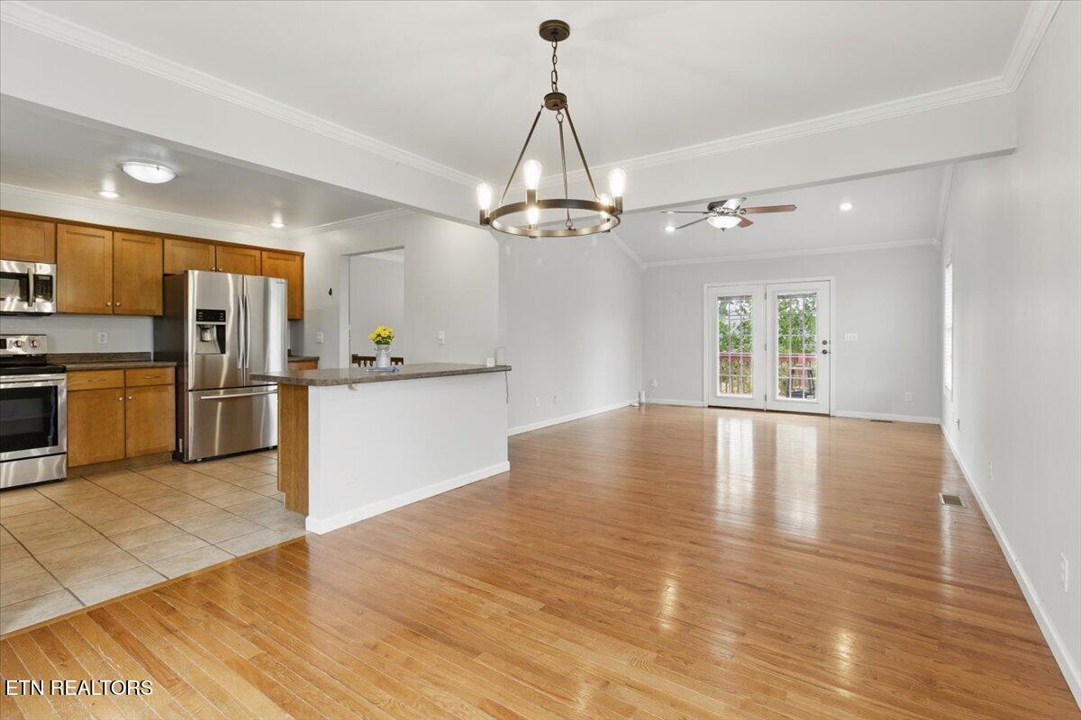 262 Cresent St Property Photo 6