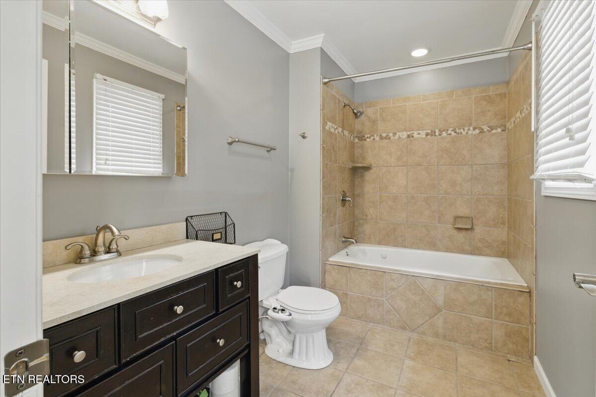 262 Cresent St Property Photo 18