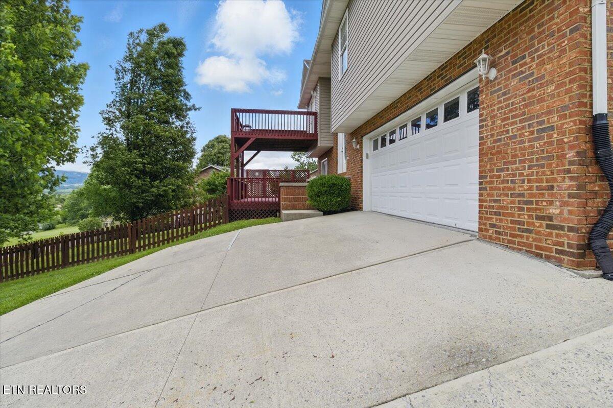 262 Cresent St Property Photo 32