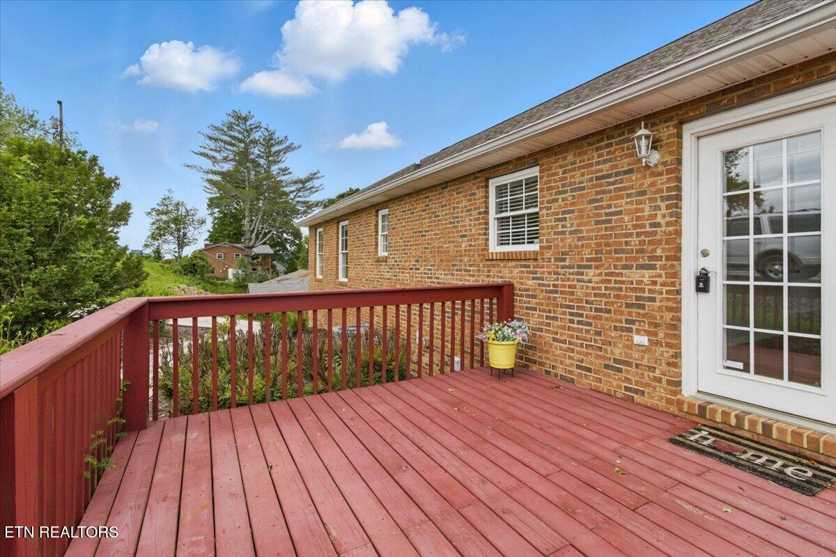 262 Cresent St Property Photo 34