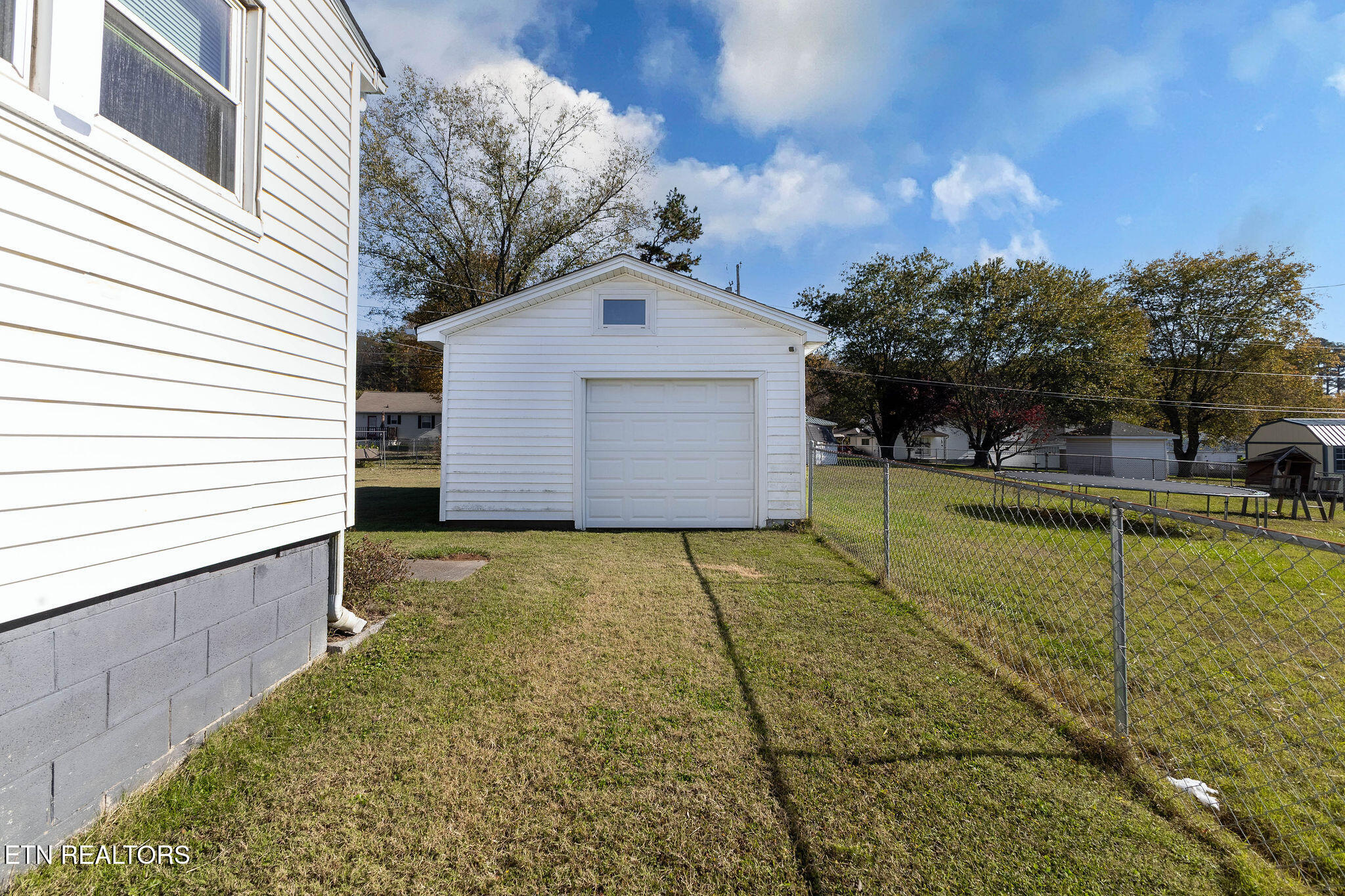 109 Lee Drive Property Photo 3