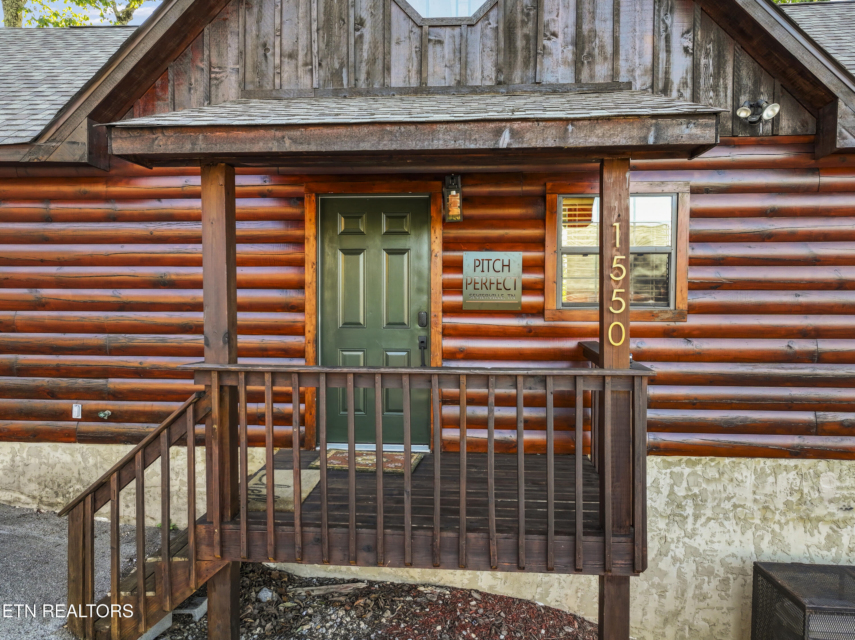 1550 Bears Den Way Property Photo 4