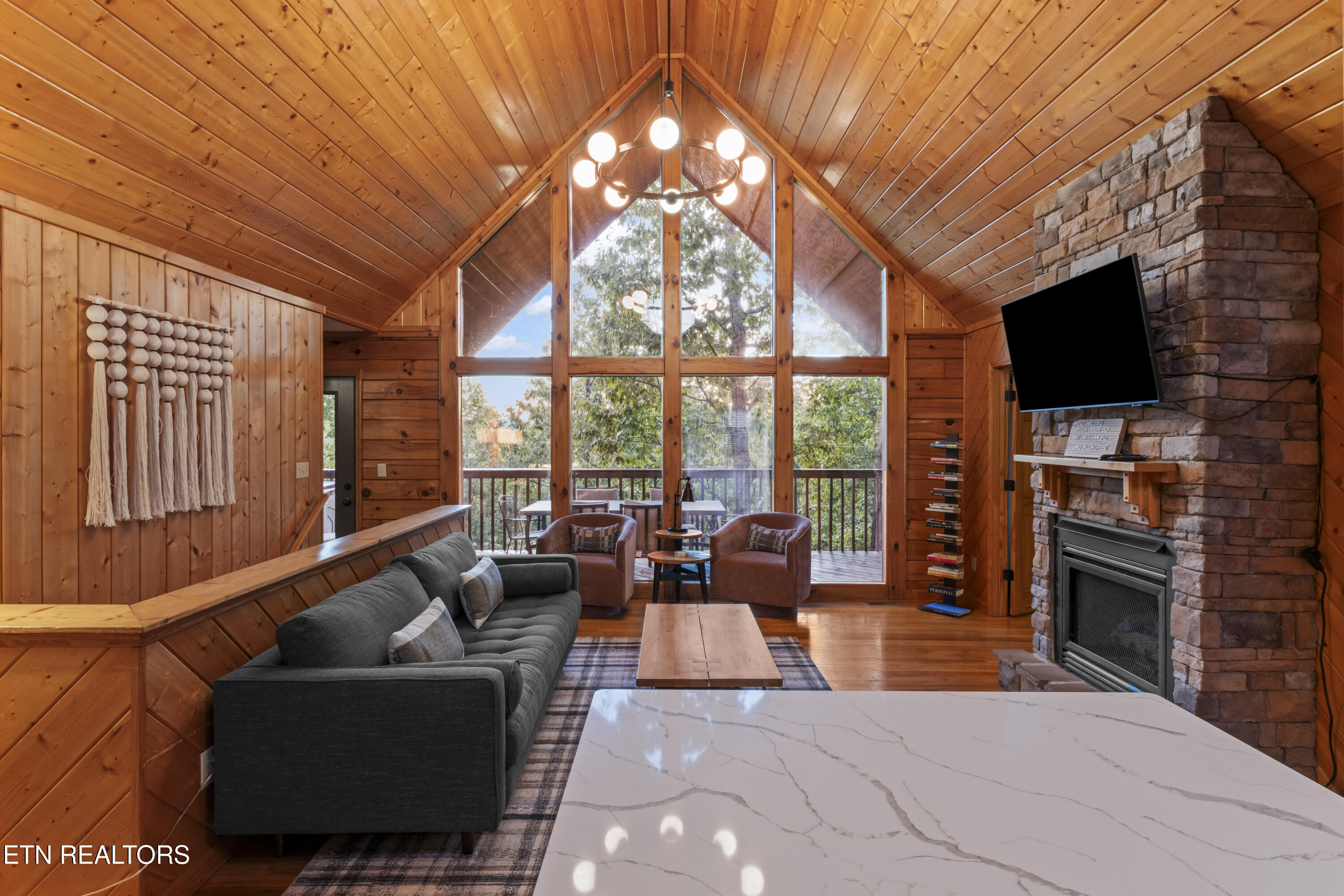 1550 Bears Den Way Property Photo 5