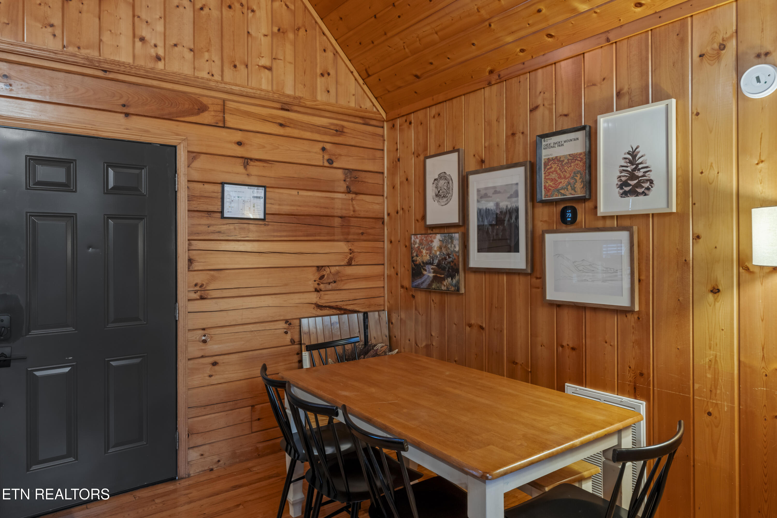 1550 Bears Den Way Property Photo 7