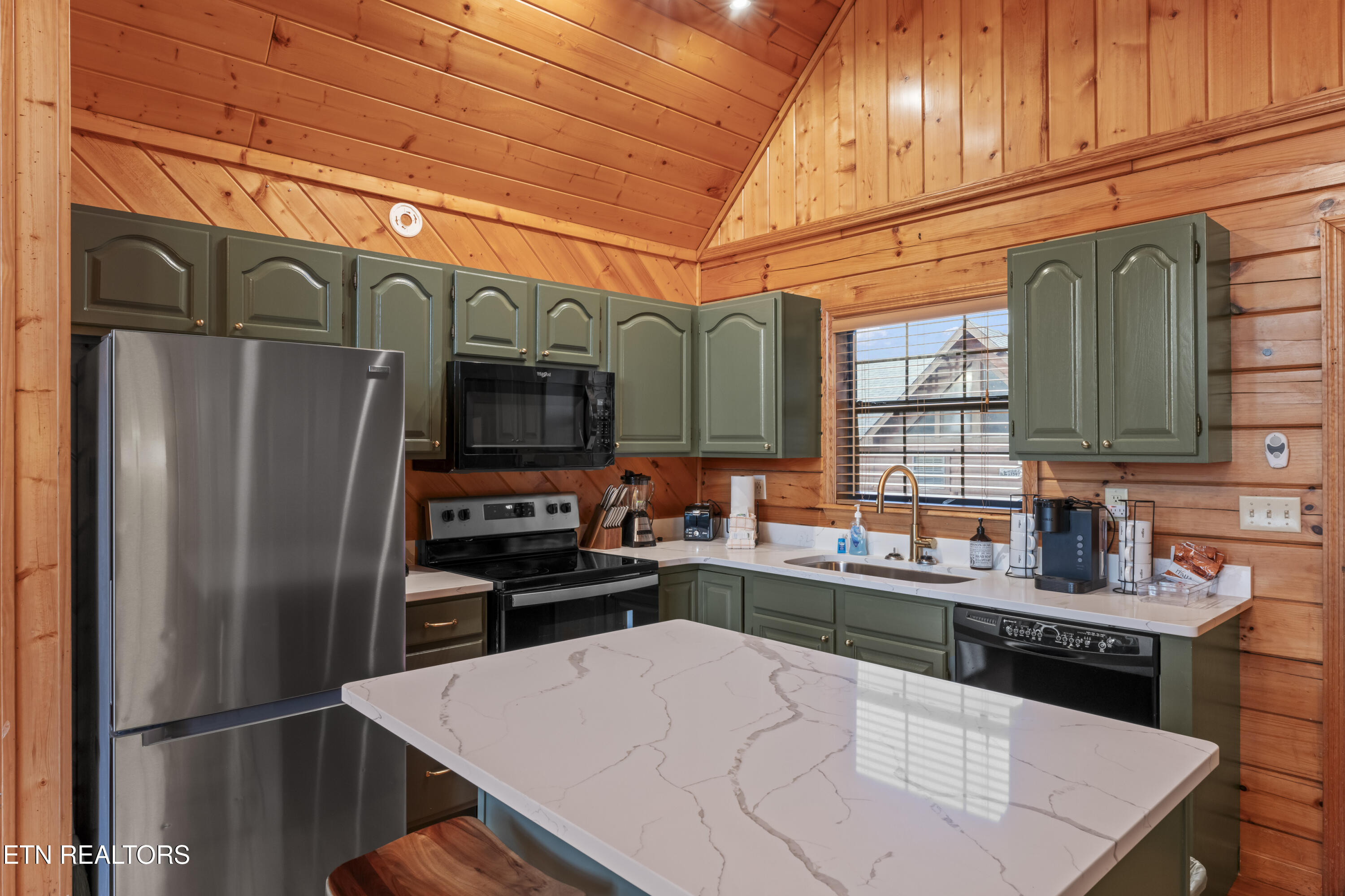 1550 Bears Den Way Property Photo 8