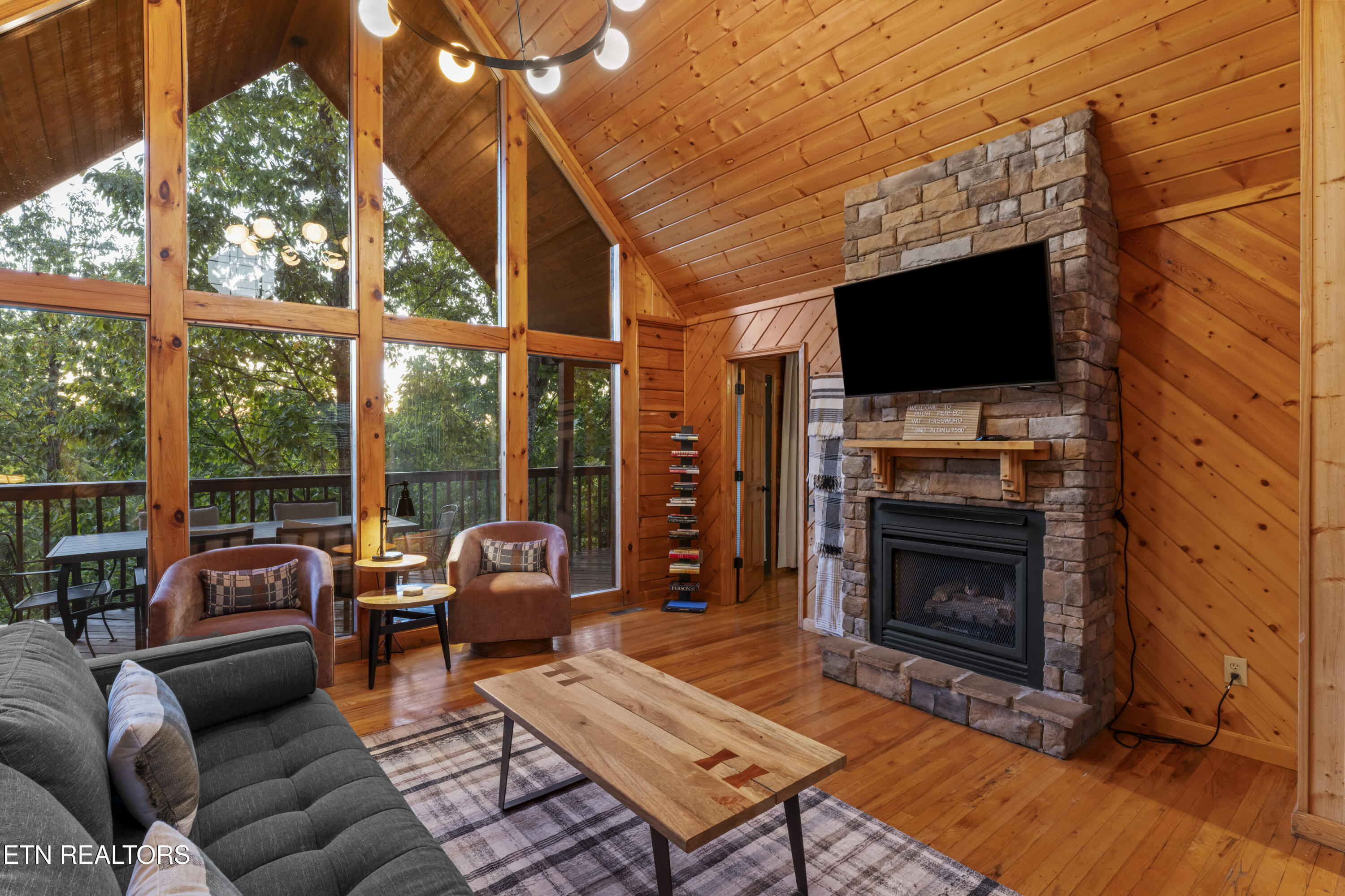 1550 Bears Den Way Property Photo 9