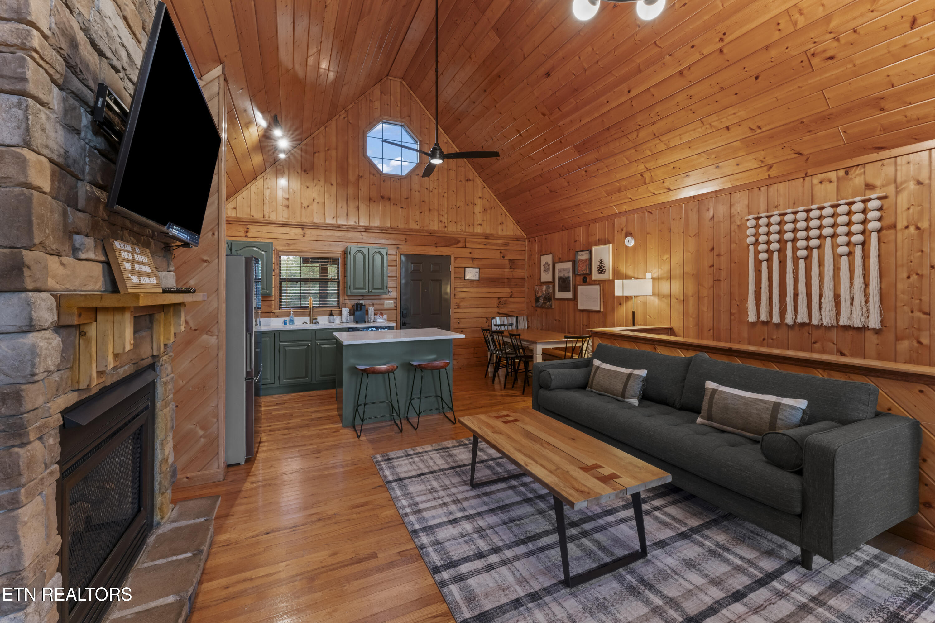 1550 Bears Den Way Property Photo 10