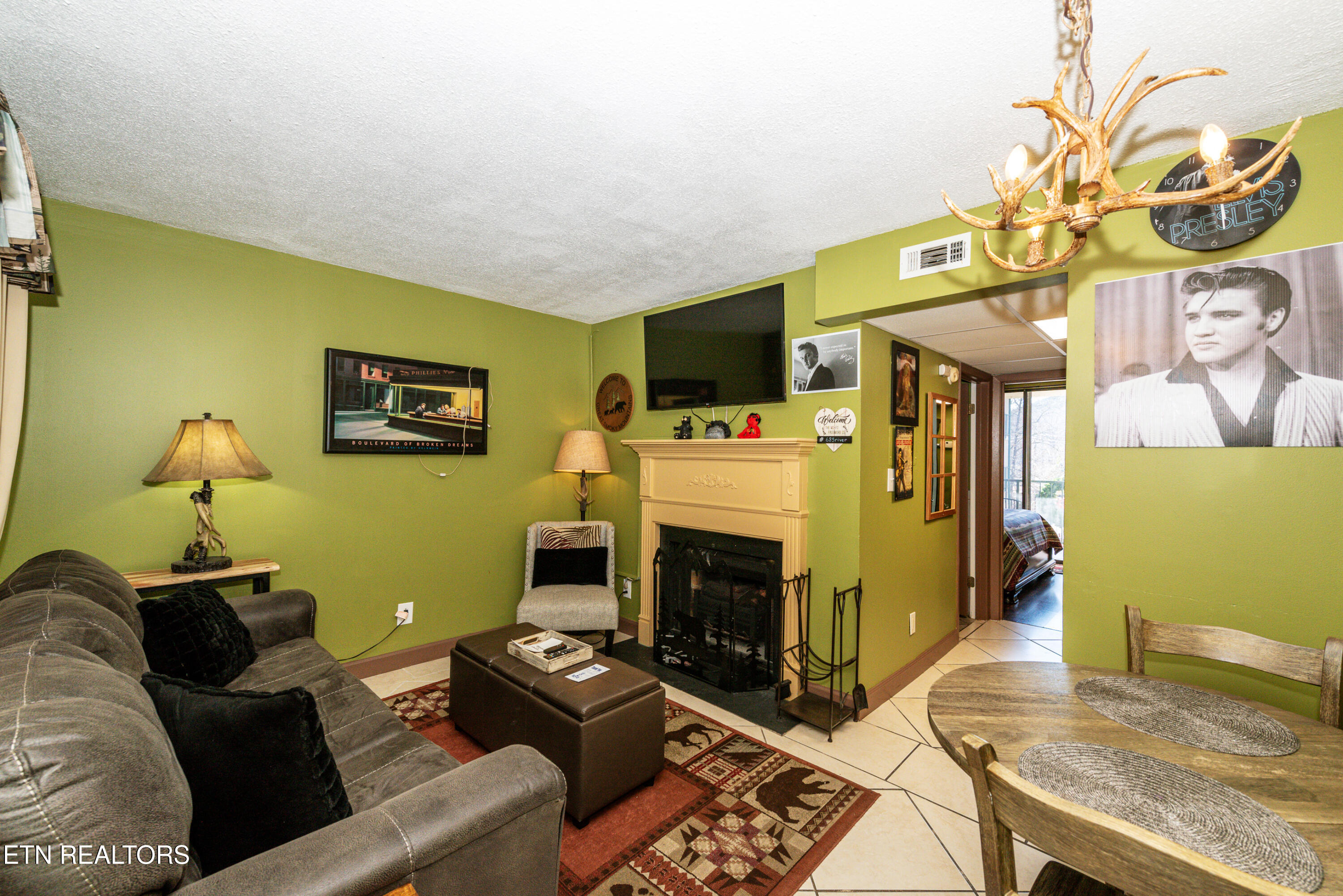 685 River Rd Property Photo 8