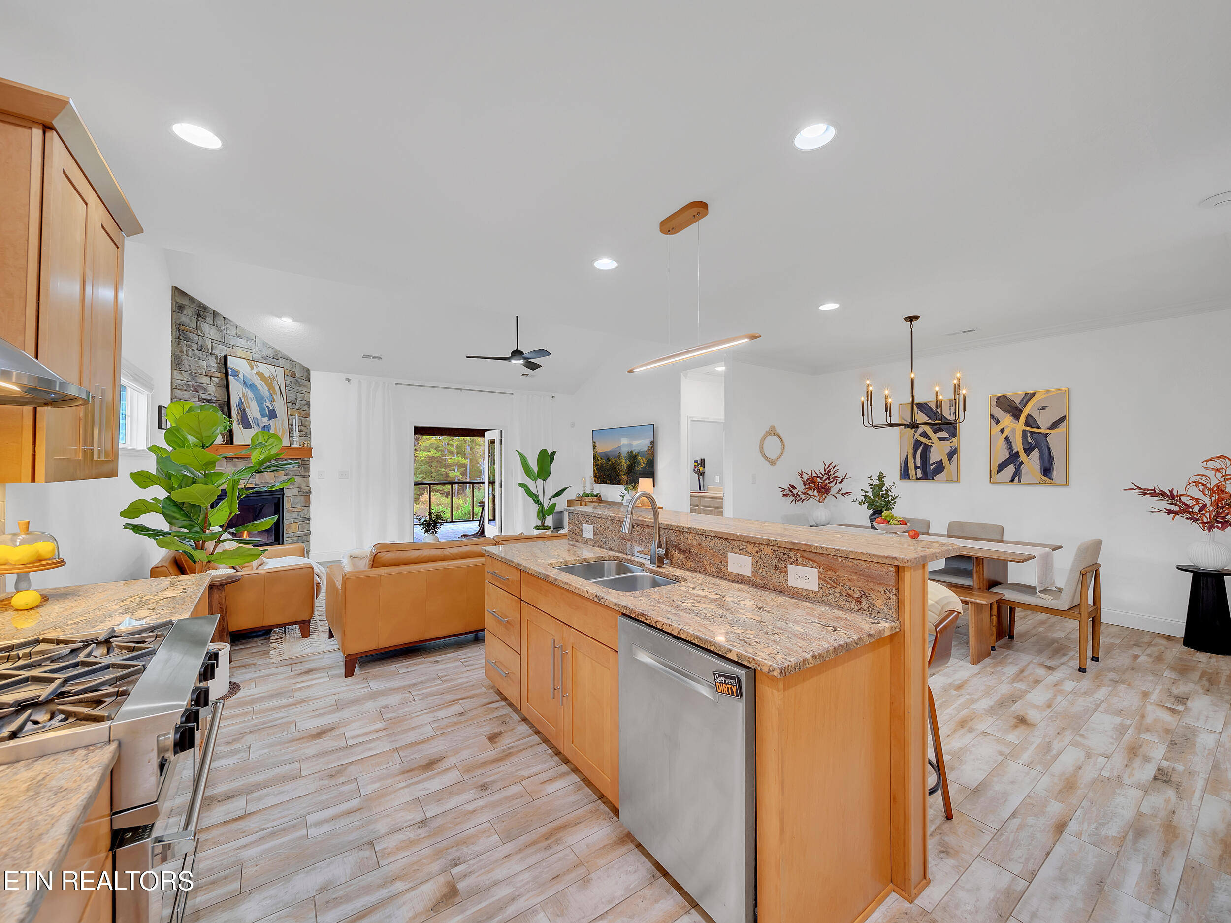 2317 Hickory Crest Lane Property Photo 2