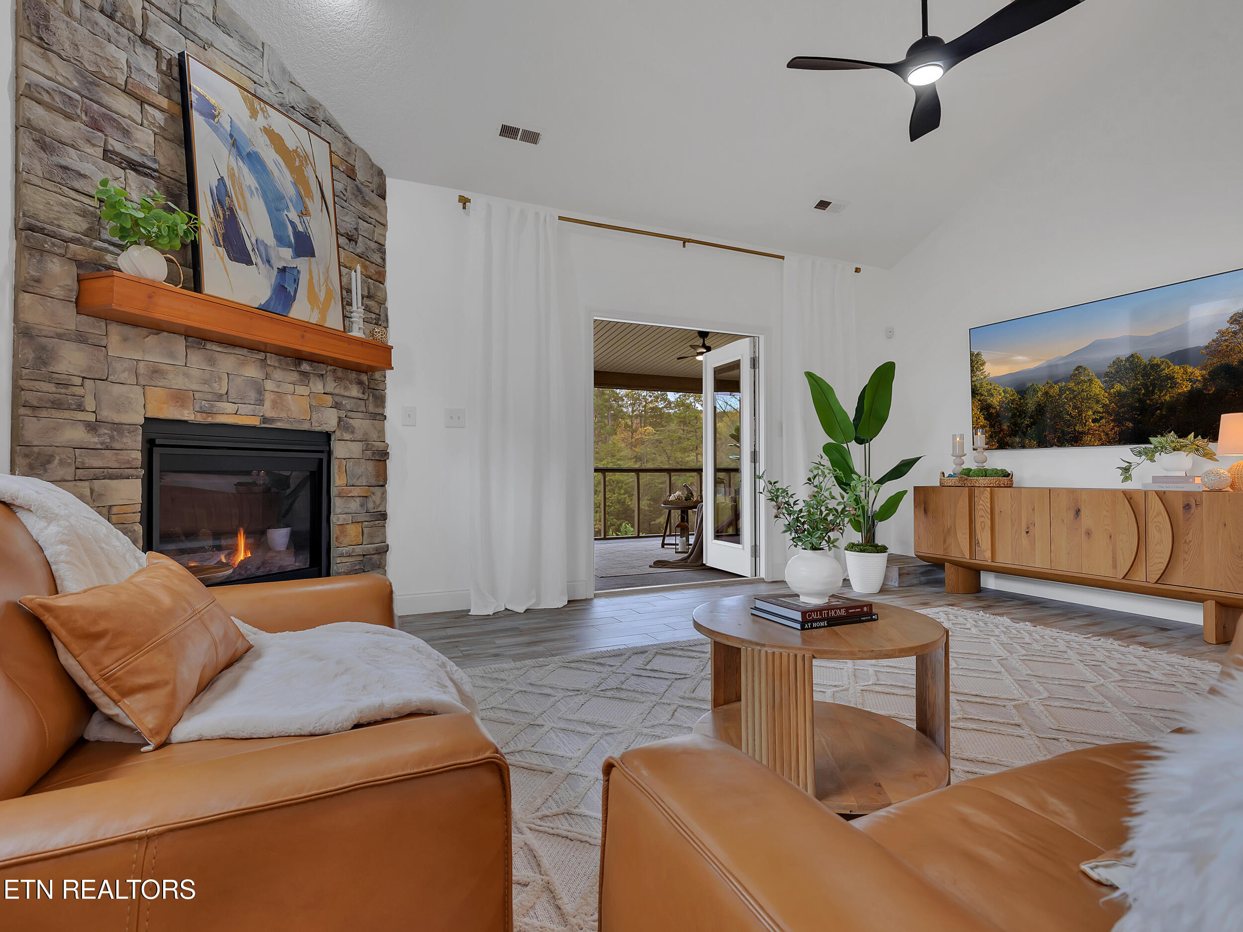 2317 Hickory Crest Lane Property Photo 4