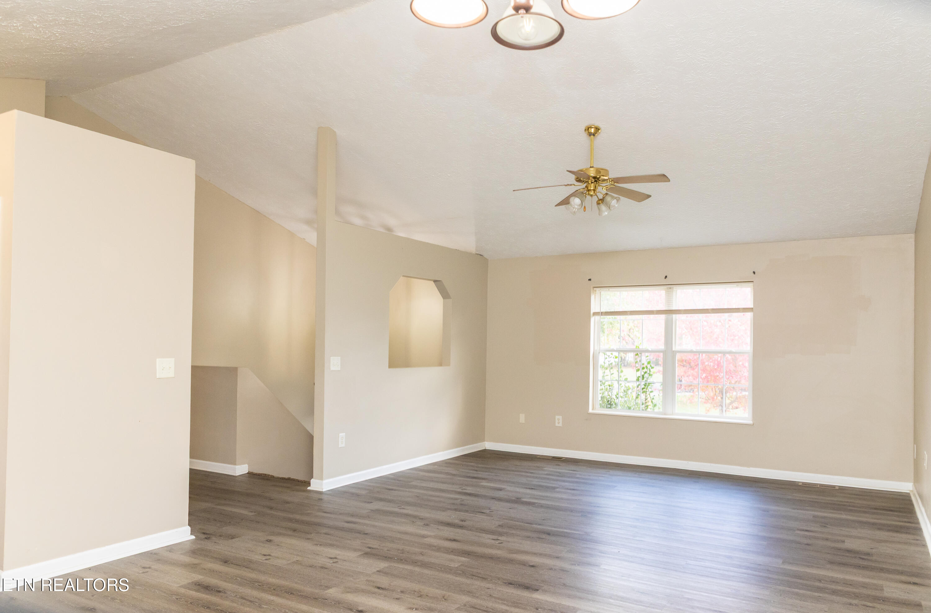 4543 Winslow Drive Property Photo 2