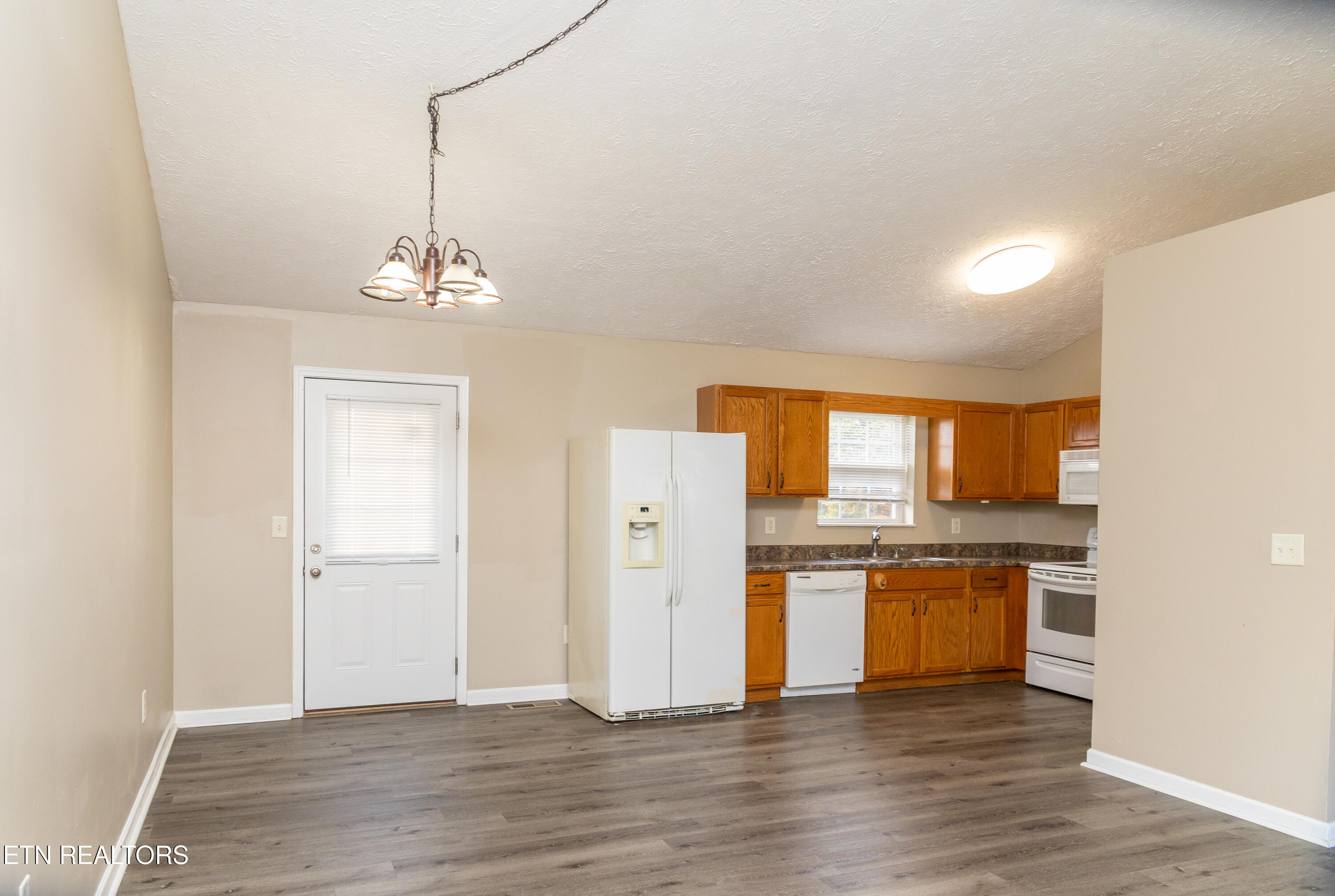 4543 Winslow Drive Property Photo 3