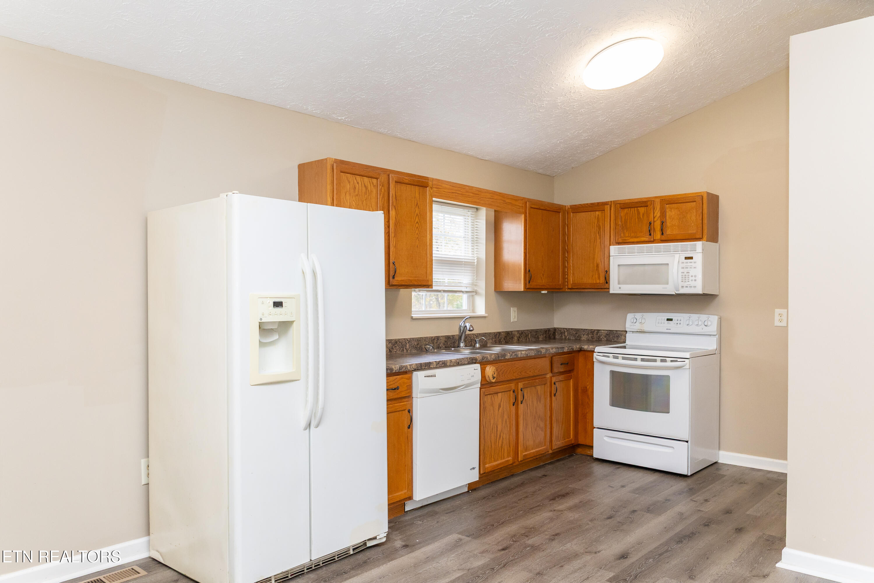 4543 Winslow Drive Property Photo 4