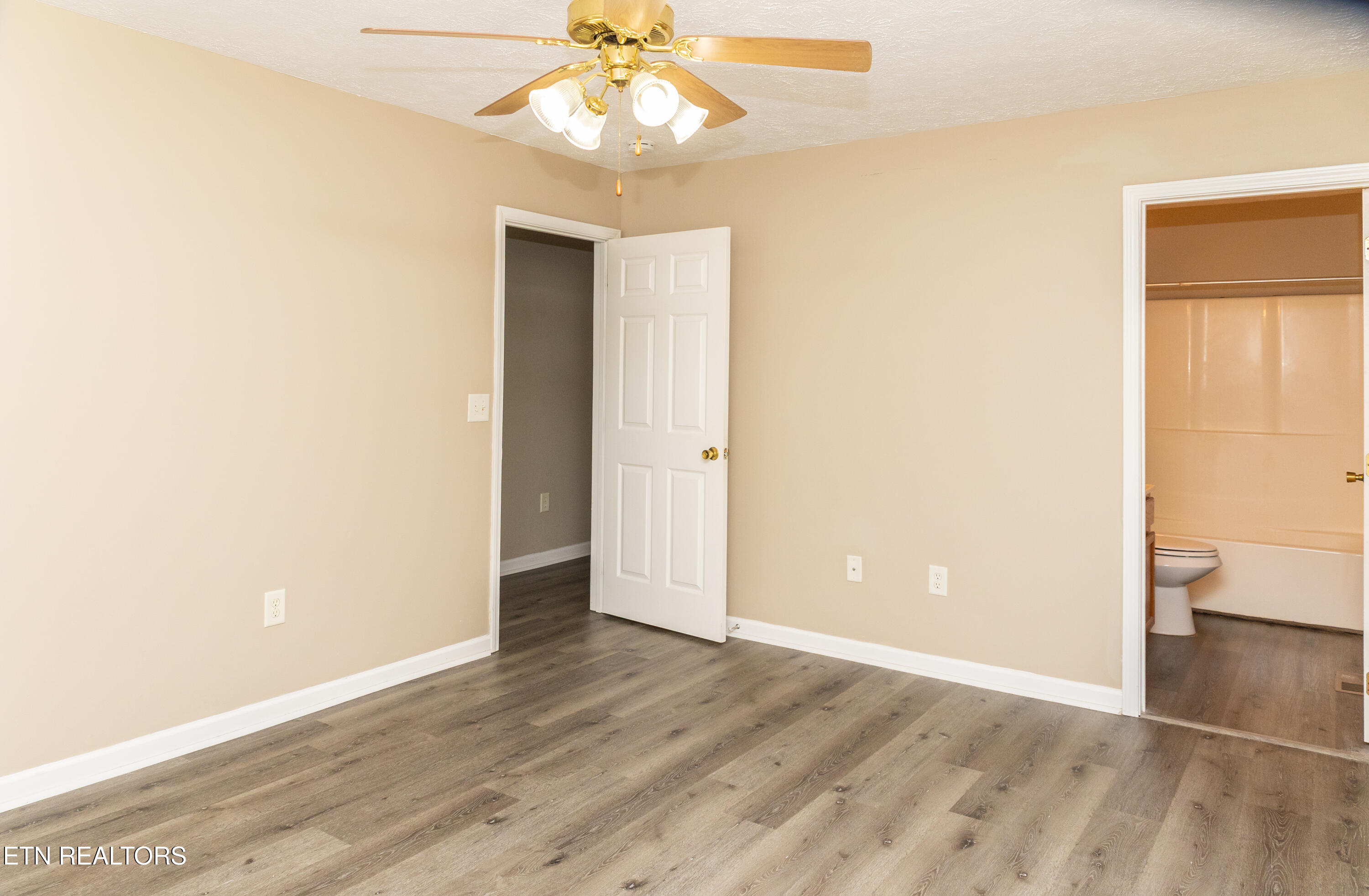 4543 Winslow Drive Property Photo 5