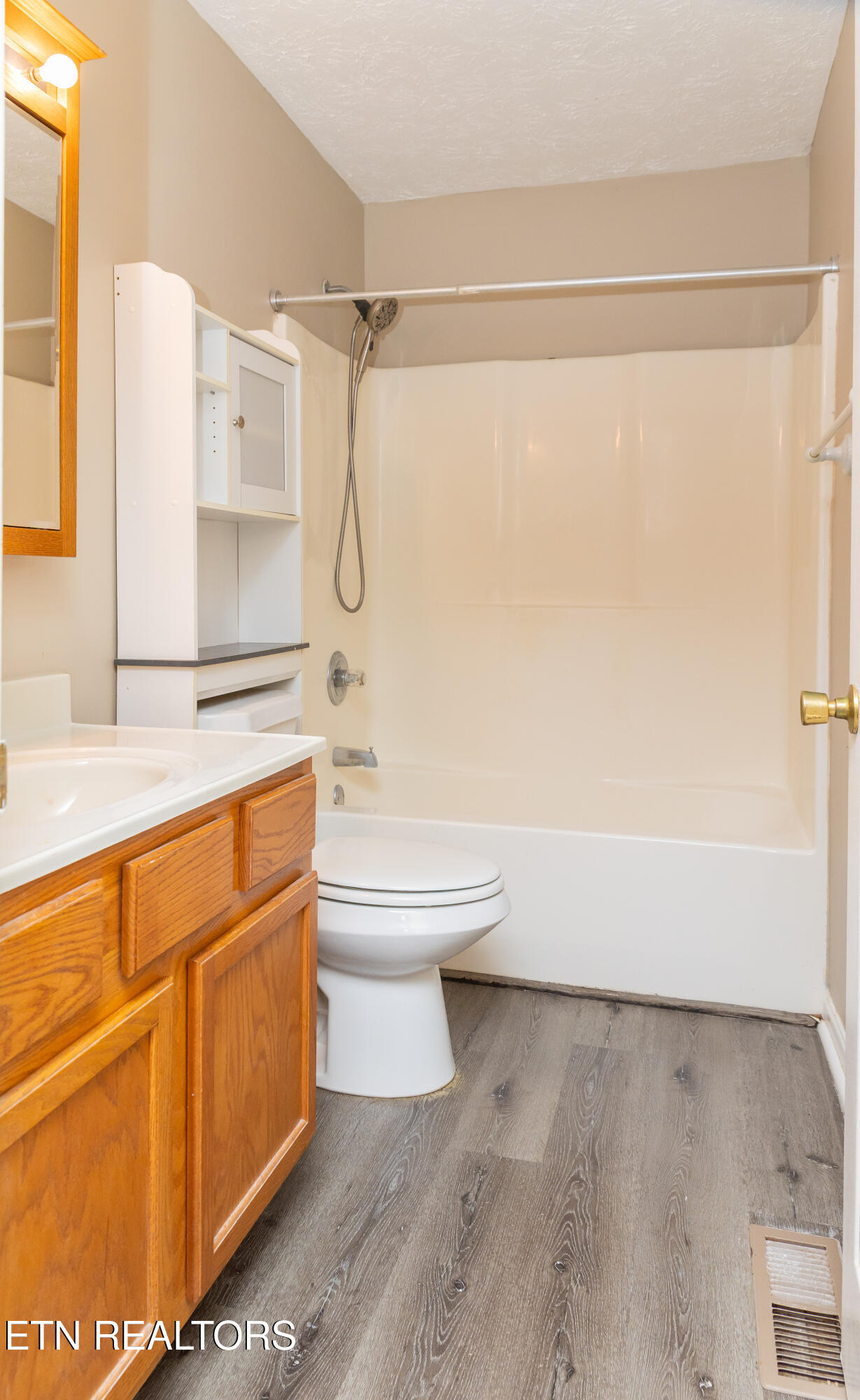 4543 Winslow Drive Property Photo 6