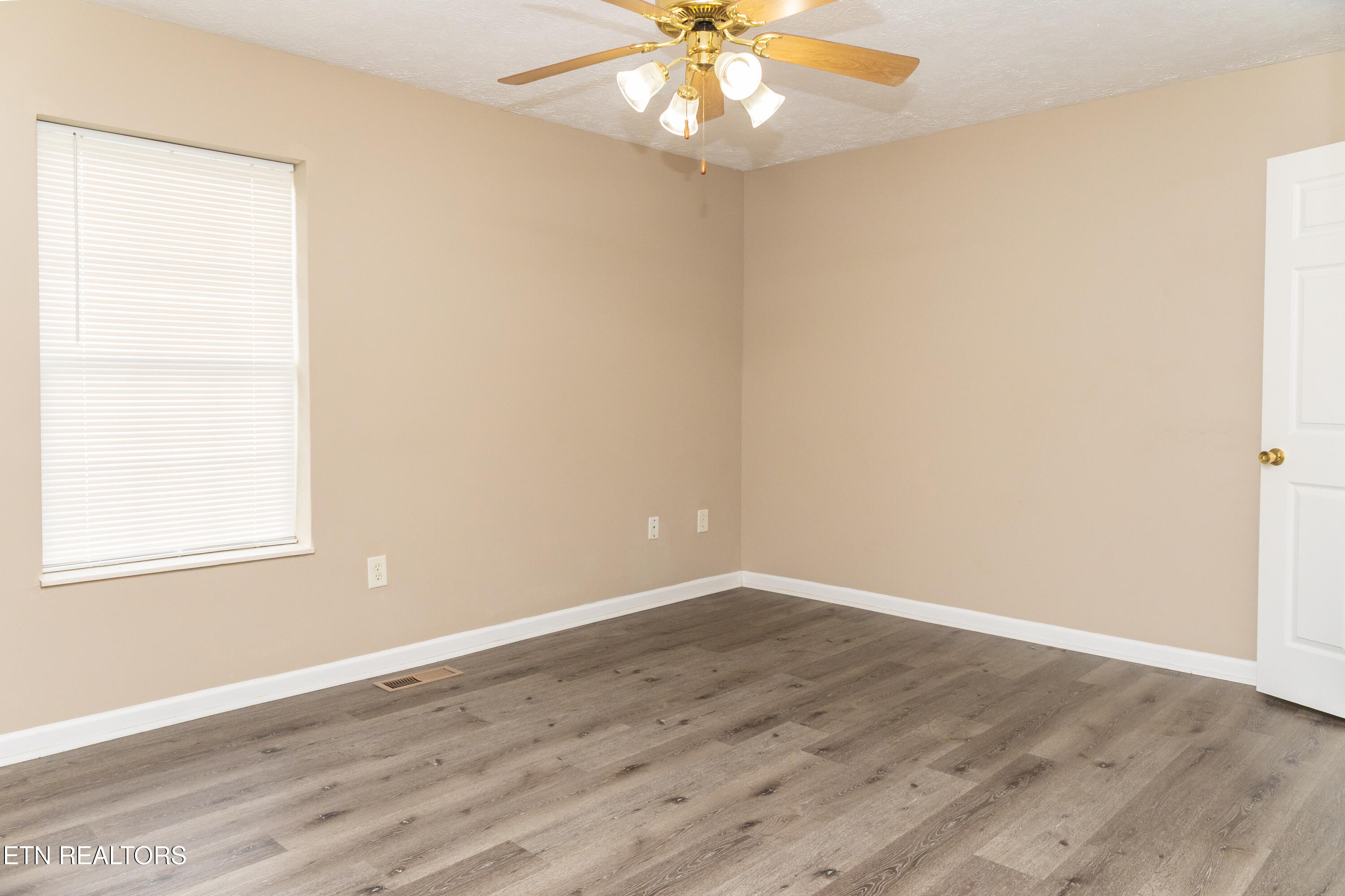 4543 Winslow Drive Property Photo 7