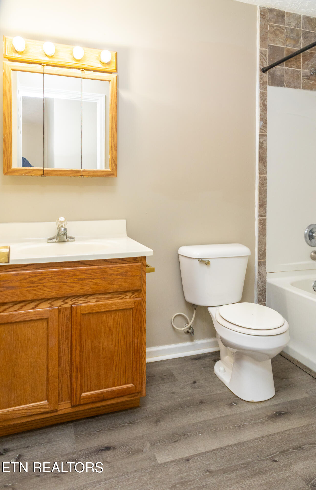 4543 Winslow Drive Property Photo 11