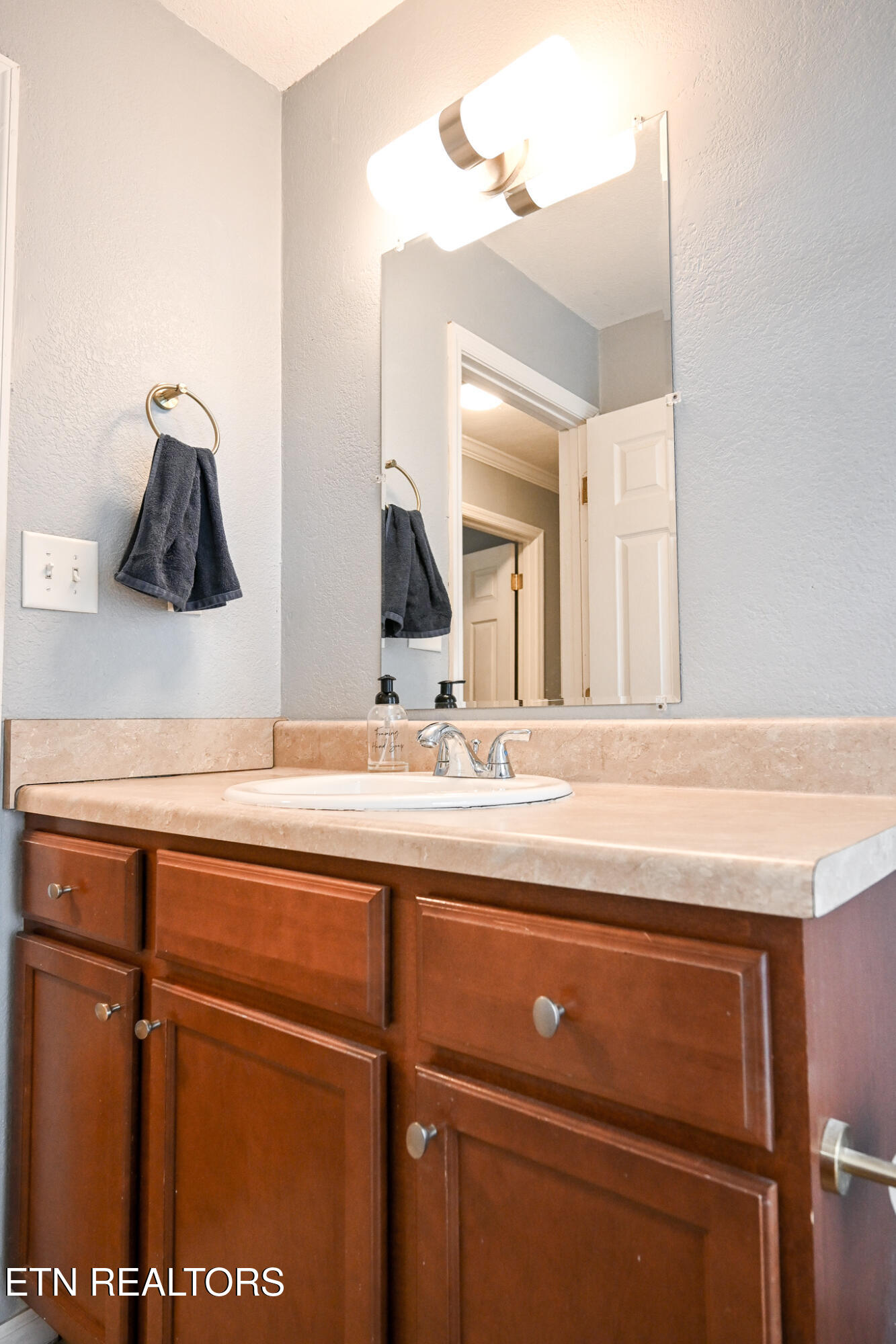 4040 Ne Lynncrest Drive Property Photo 8