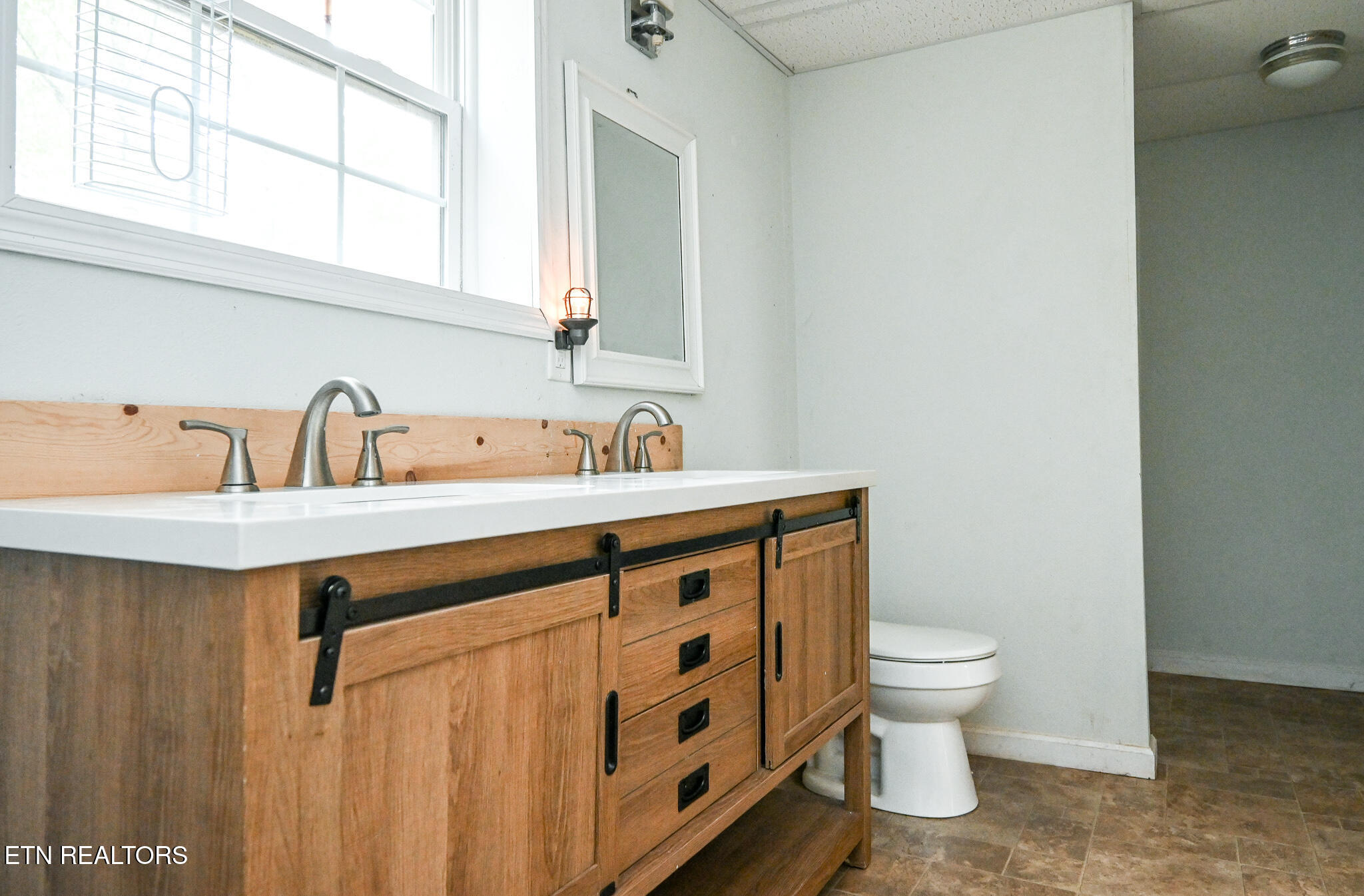 4040 Ne Lynncrest Drive Property Photo 13