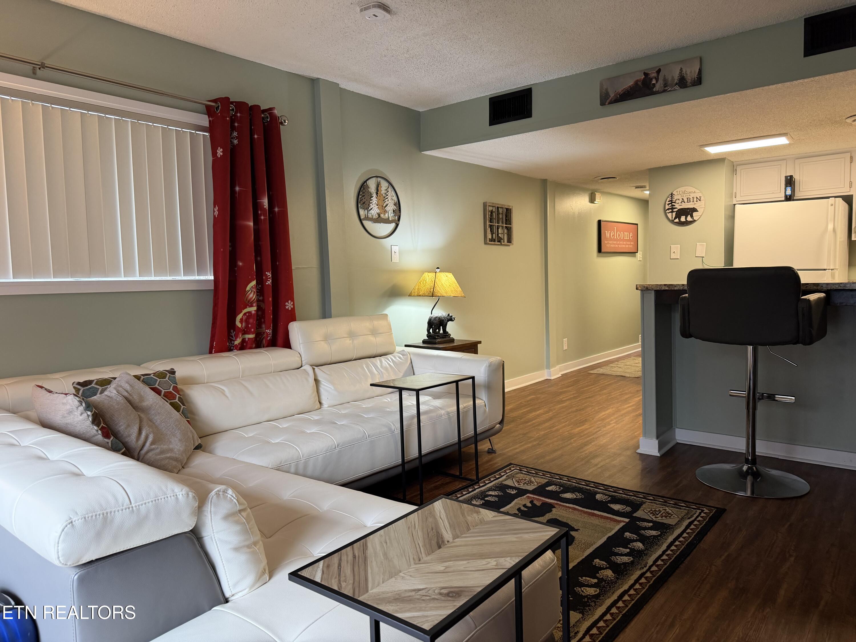 1081 Cove Rd Property Photo 3