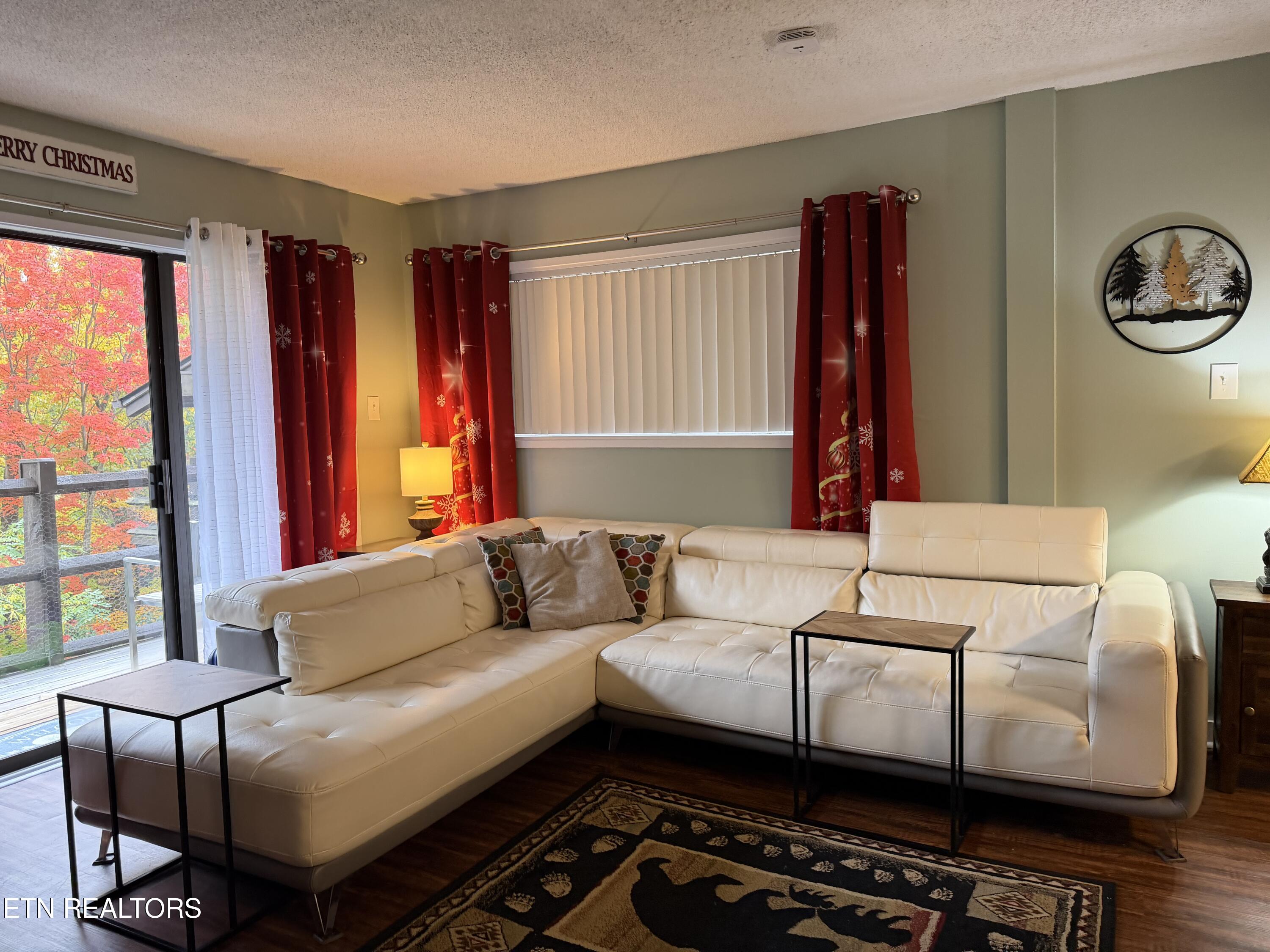 1081 Cove Rd Property Photo 4