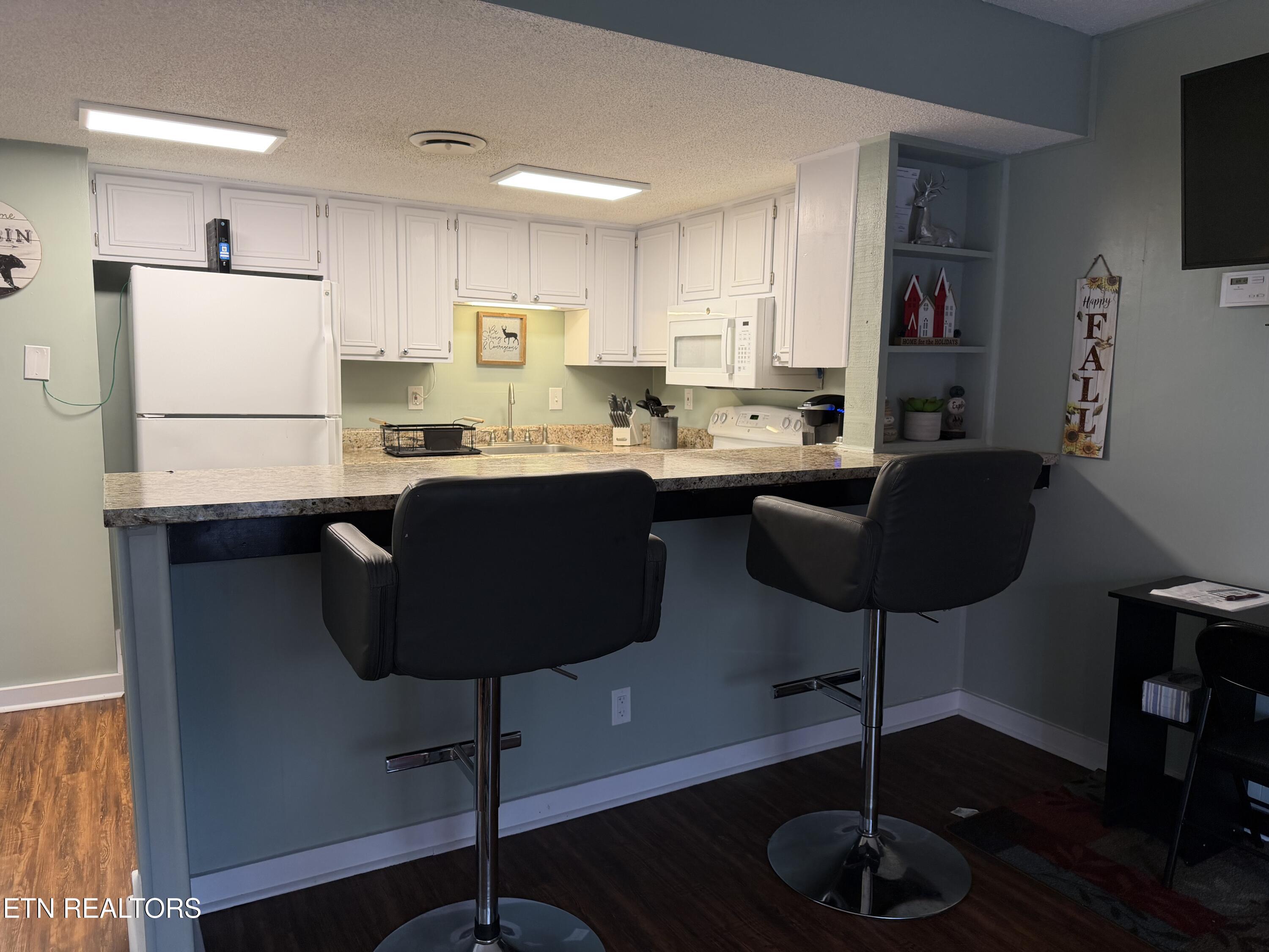 1081 Cove Rd Property Photo 5