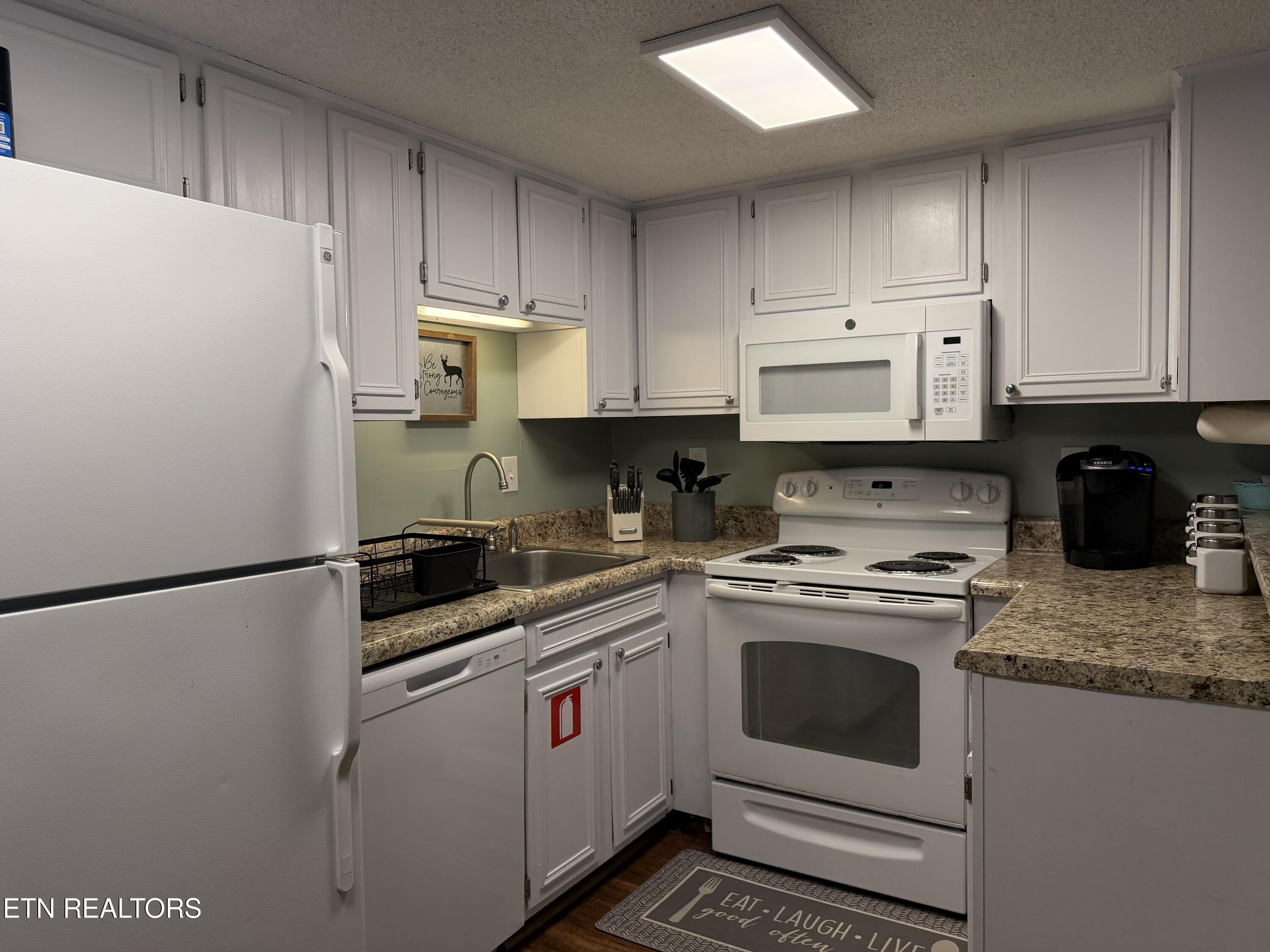 1081 Cove Rd Property Photo 6