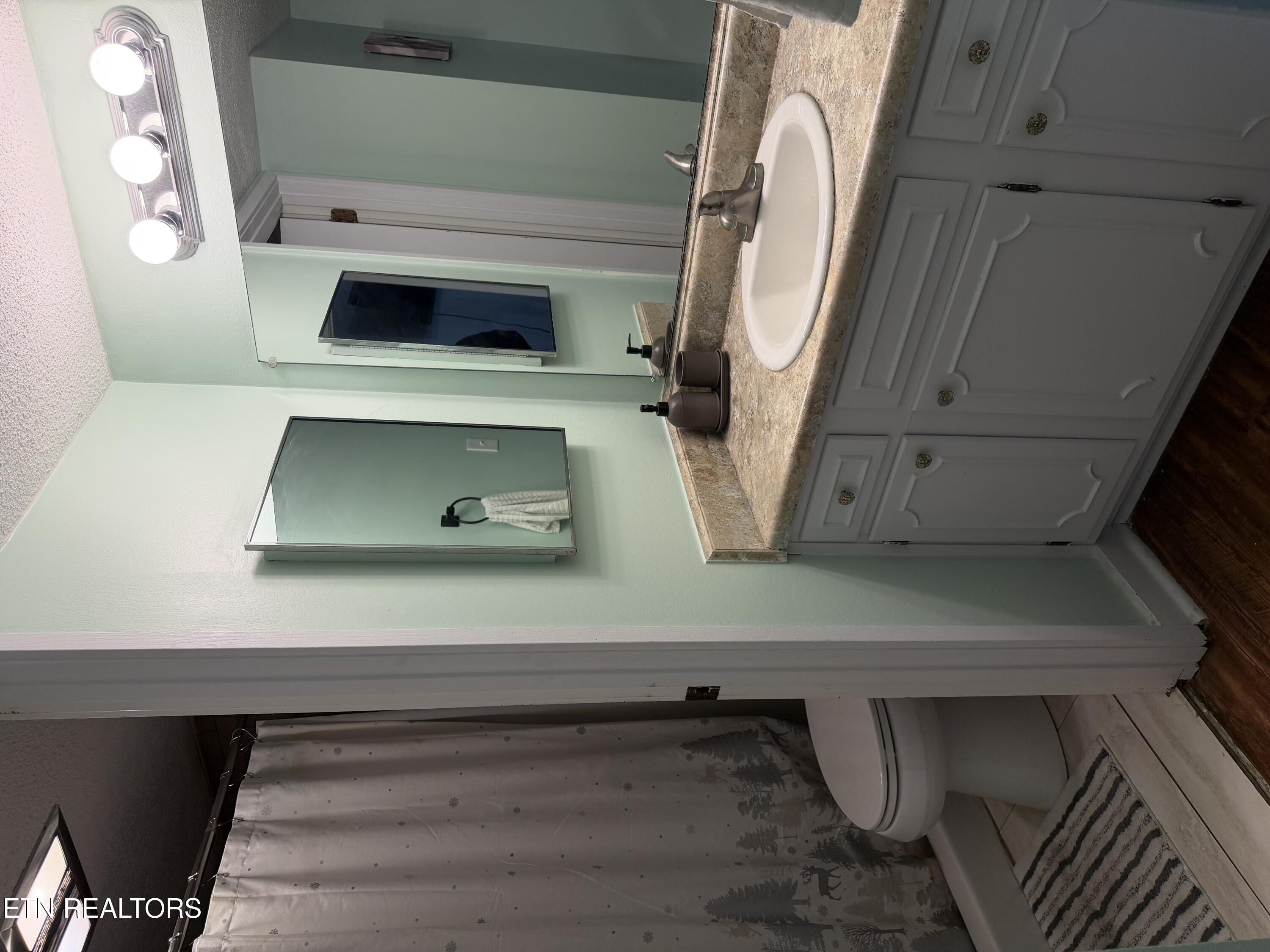 1081 Cove Rd Property Photo 8