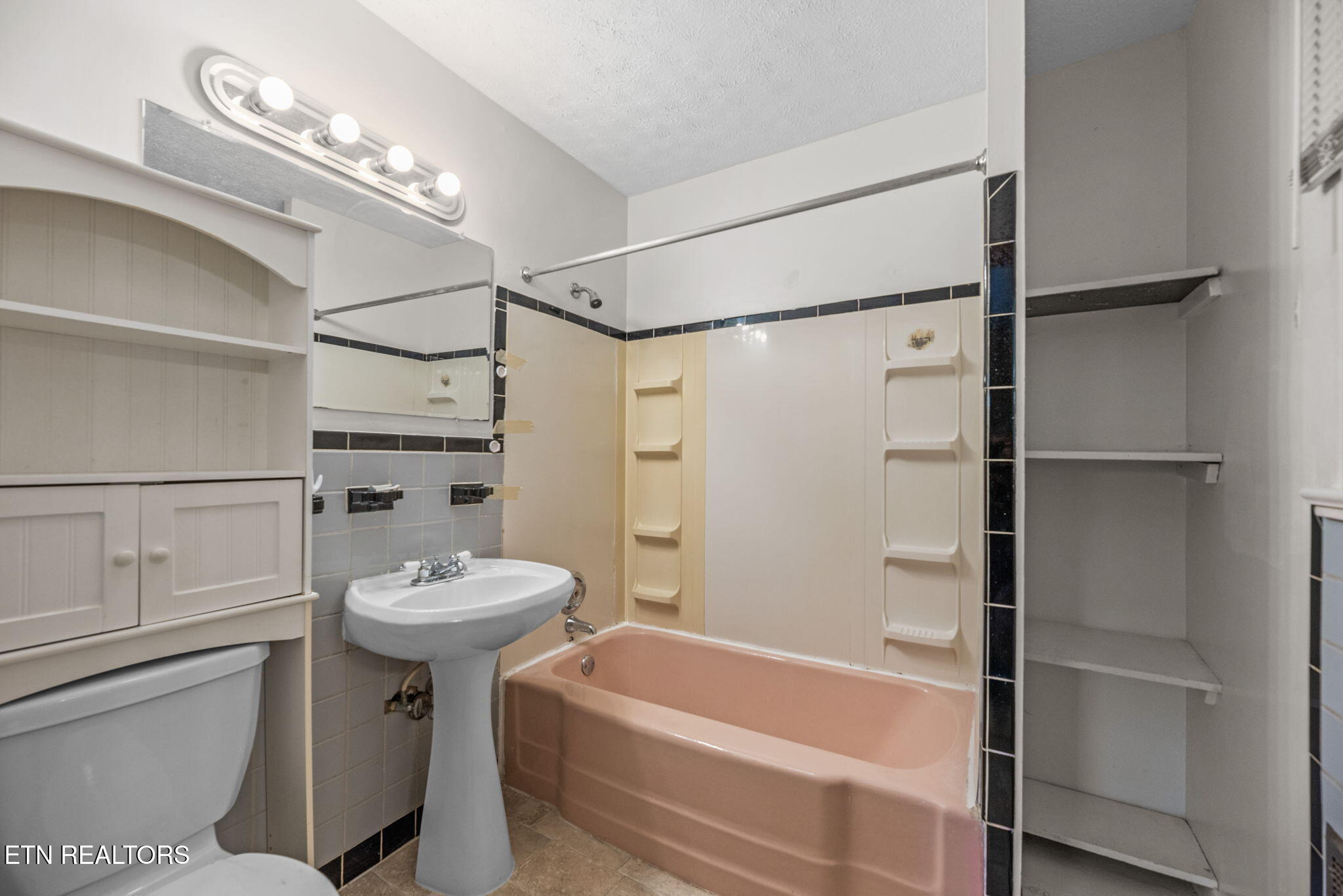 5013 Ridgemont Drive Property Photo 12